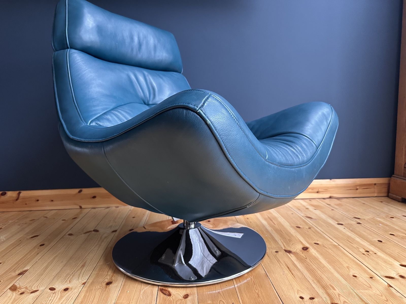 Retro Swivel Armchair In Teal Full Grain Leather With Chrome Base photo 499.0