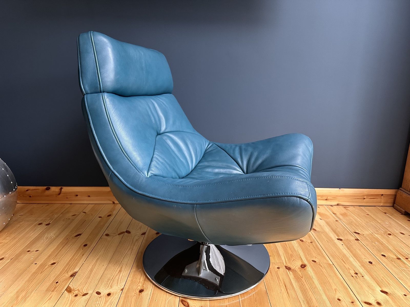 Furniture Retro Swivel Armchair In Teal Full Grain Leather With Chrome Base photo