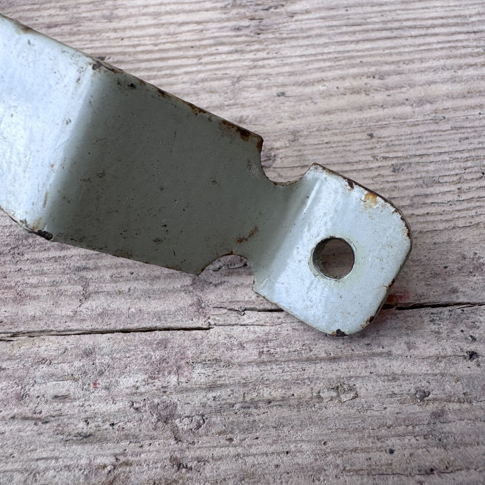 Paar industriële metalen kapstokken photo Woonaccessoires