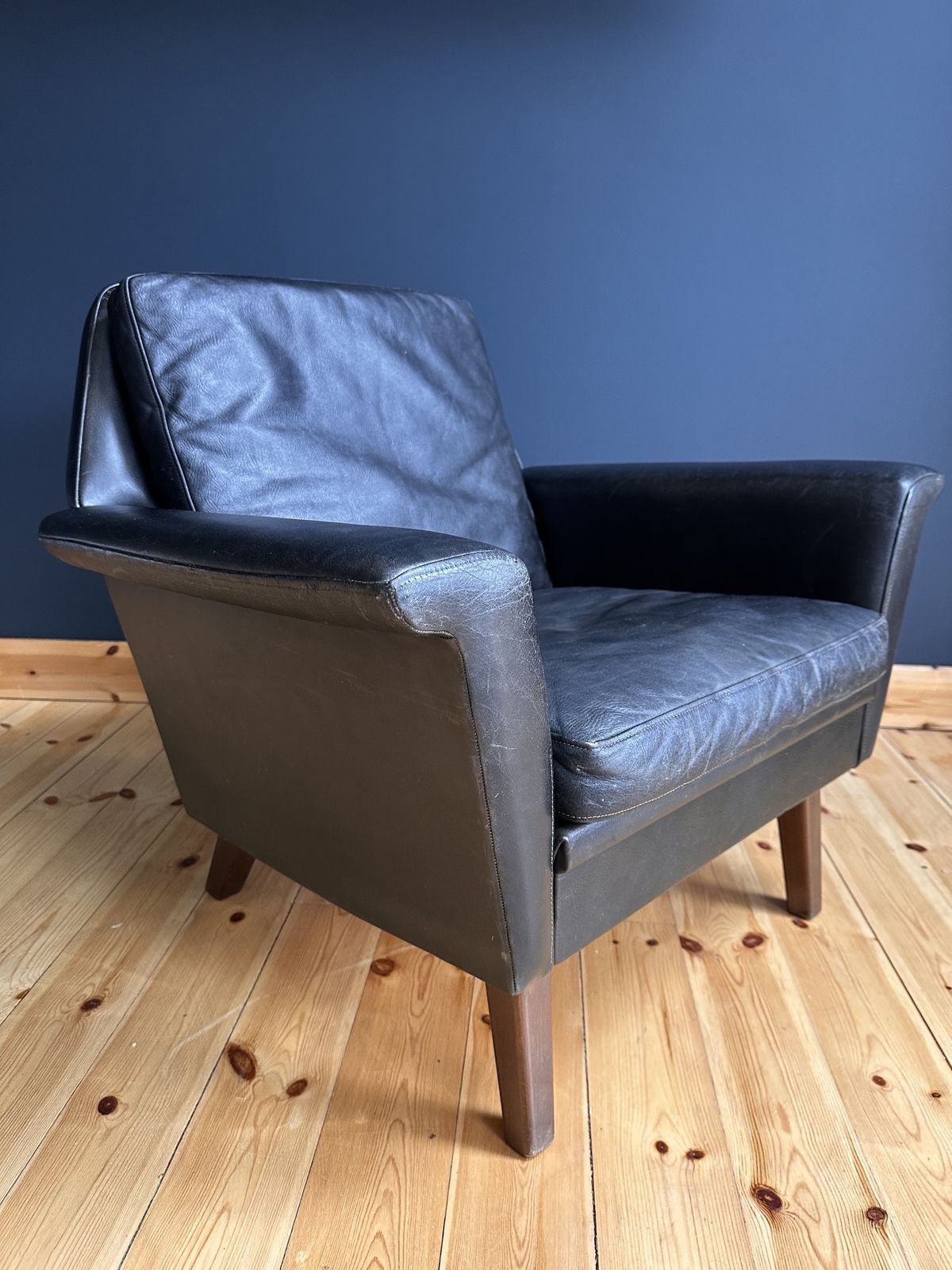 photo furniture Mid Century Danish Lounge Armchair In Black Leather