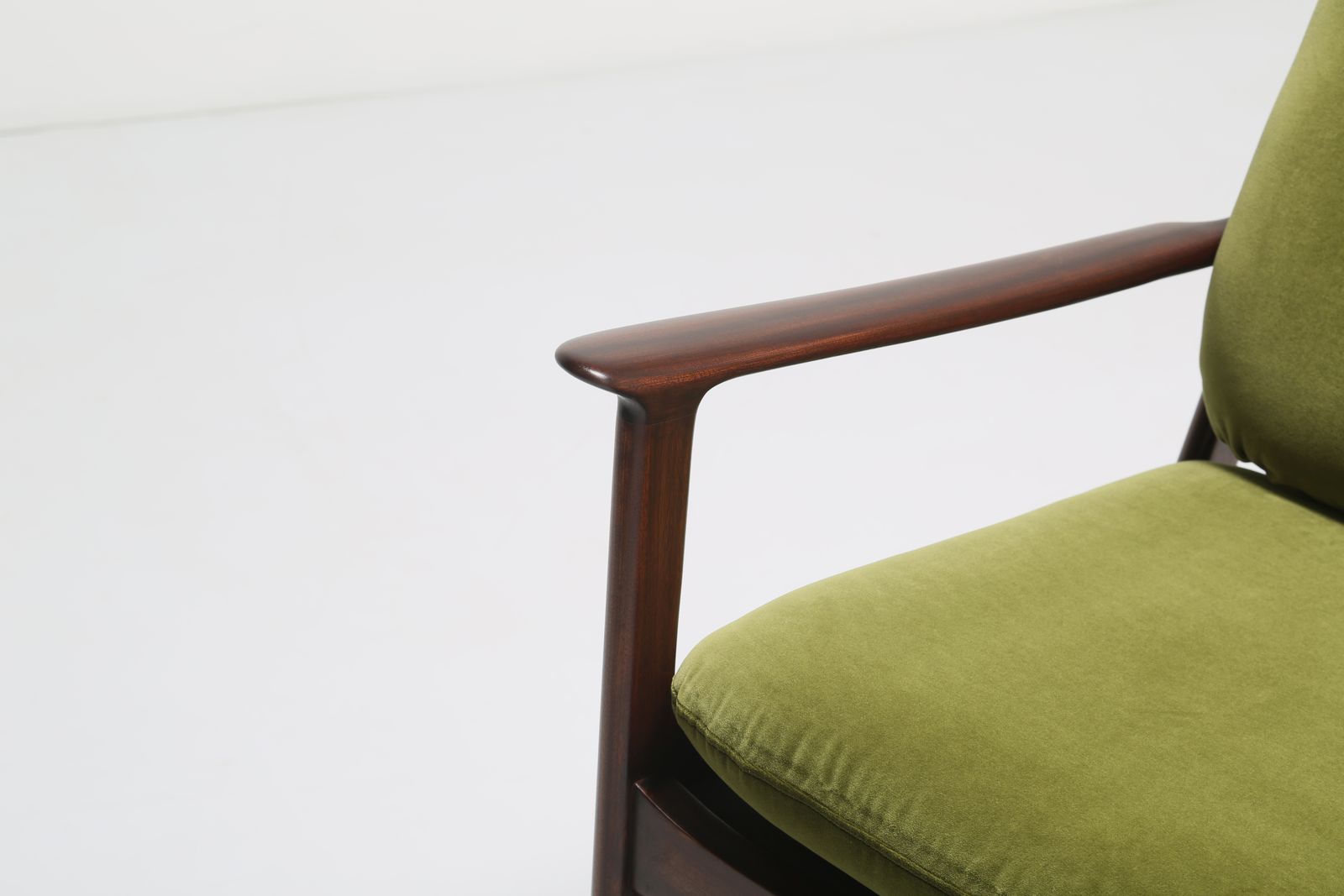 Paire de fauteuils Ole Wanscher PJ112 en acajou et velours de coton vert, pour Poul Jeppesen, années 1950. photo for sale