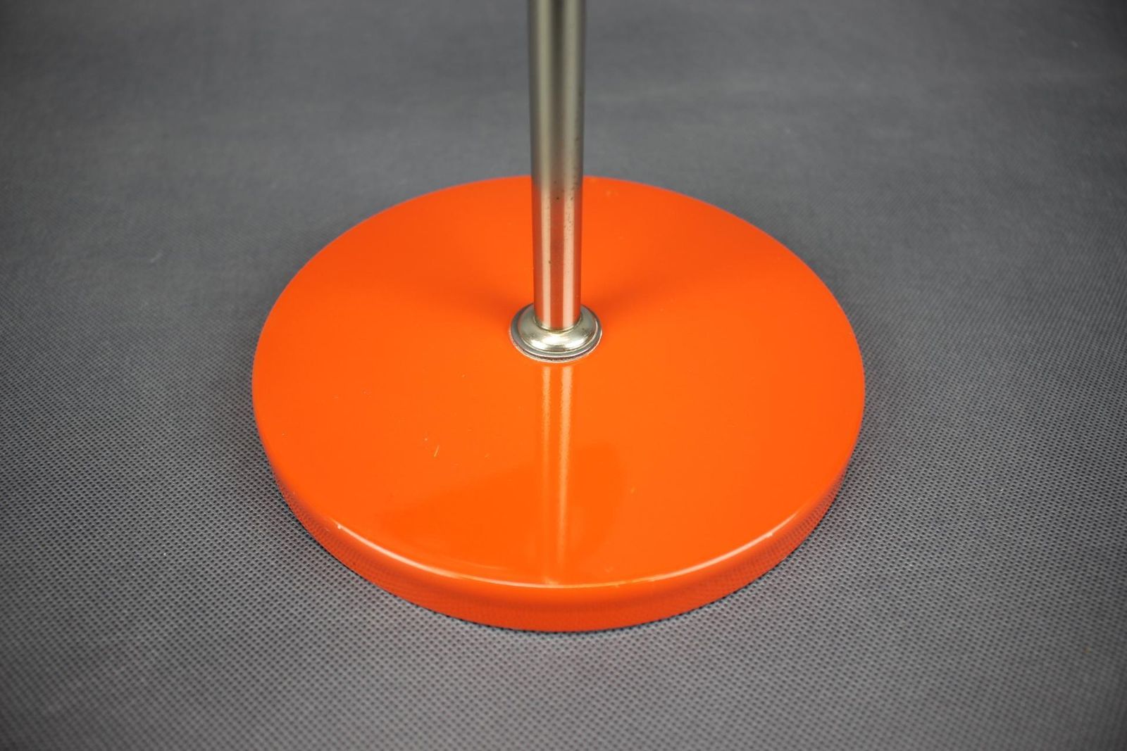 Lampe de bureau allemande réglable orange, style Bauhaus, années 1970 photo buy