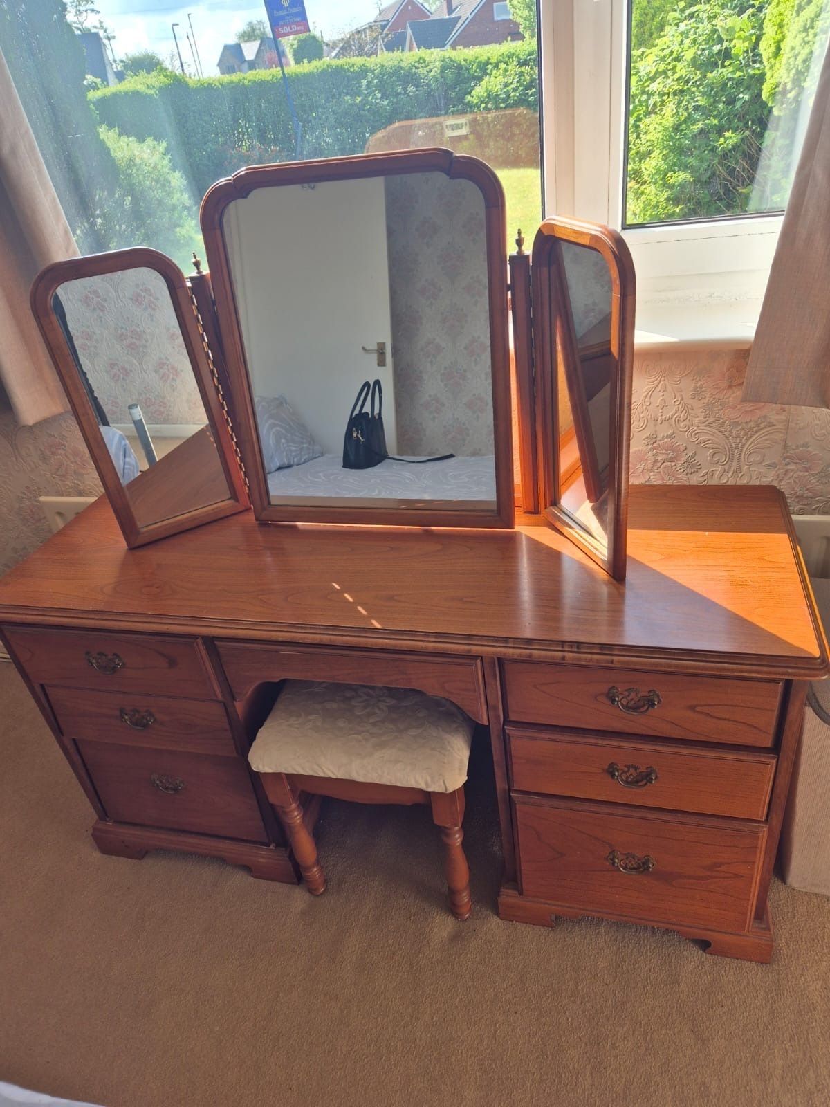 Younger Cherry Wood Bedroom Furniture Set photo vinterior