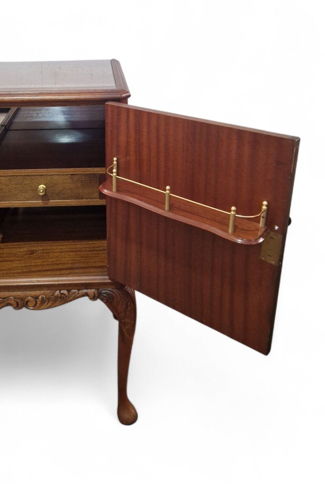 photo furniture Queen Anne Style Drinks Cabinet Cocktail Mahogany Cabriole Legs Antique Style