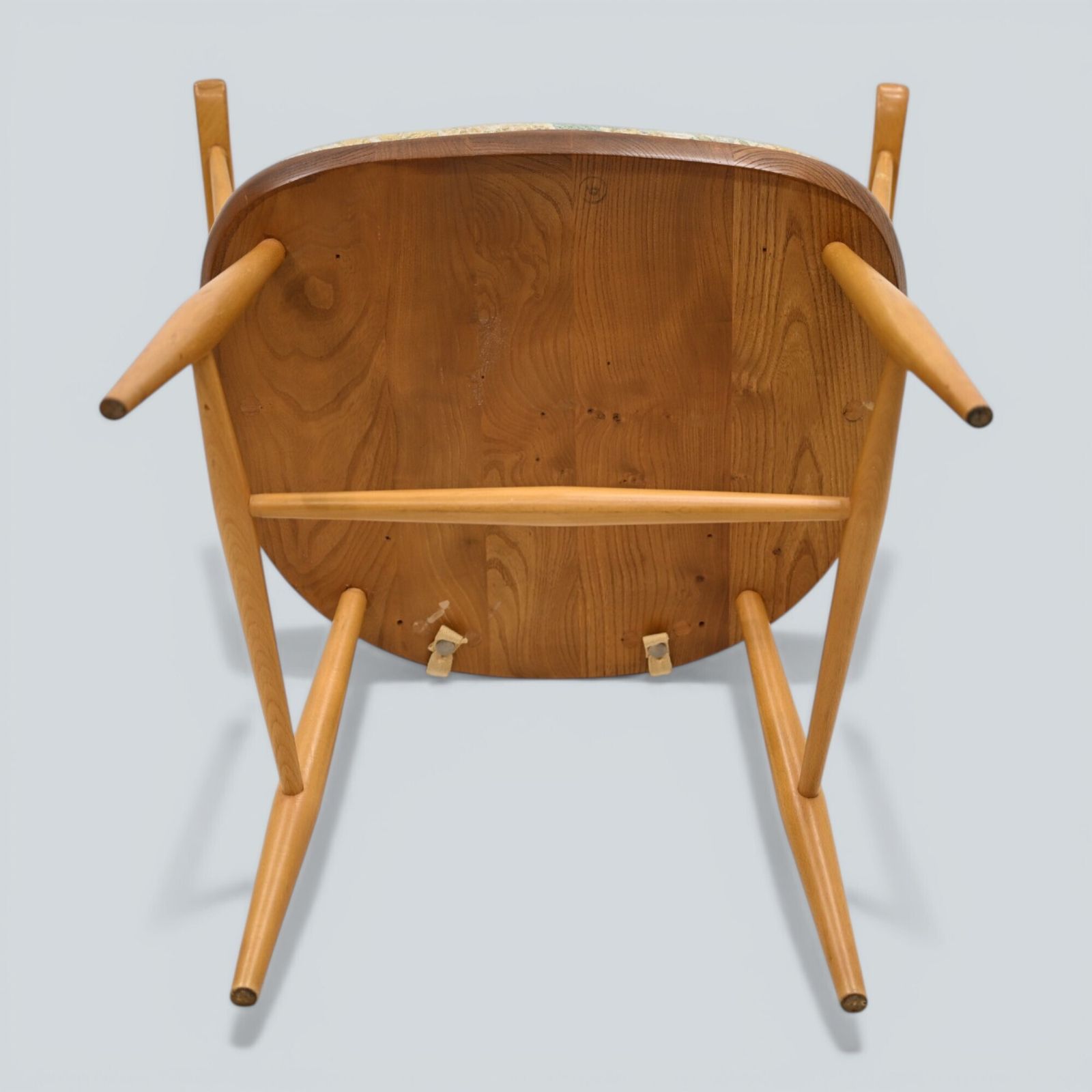 photo furniture Ercol Chairmakers Chair Windsor Bow Back Light Finish Model 472 Free Uk Delivery