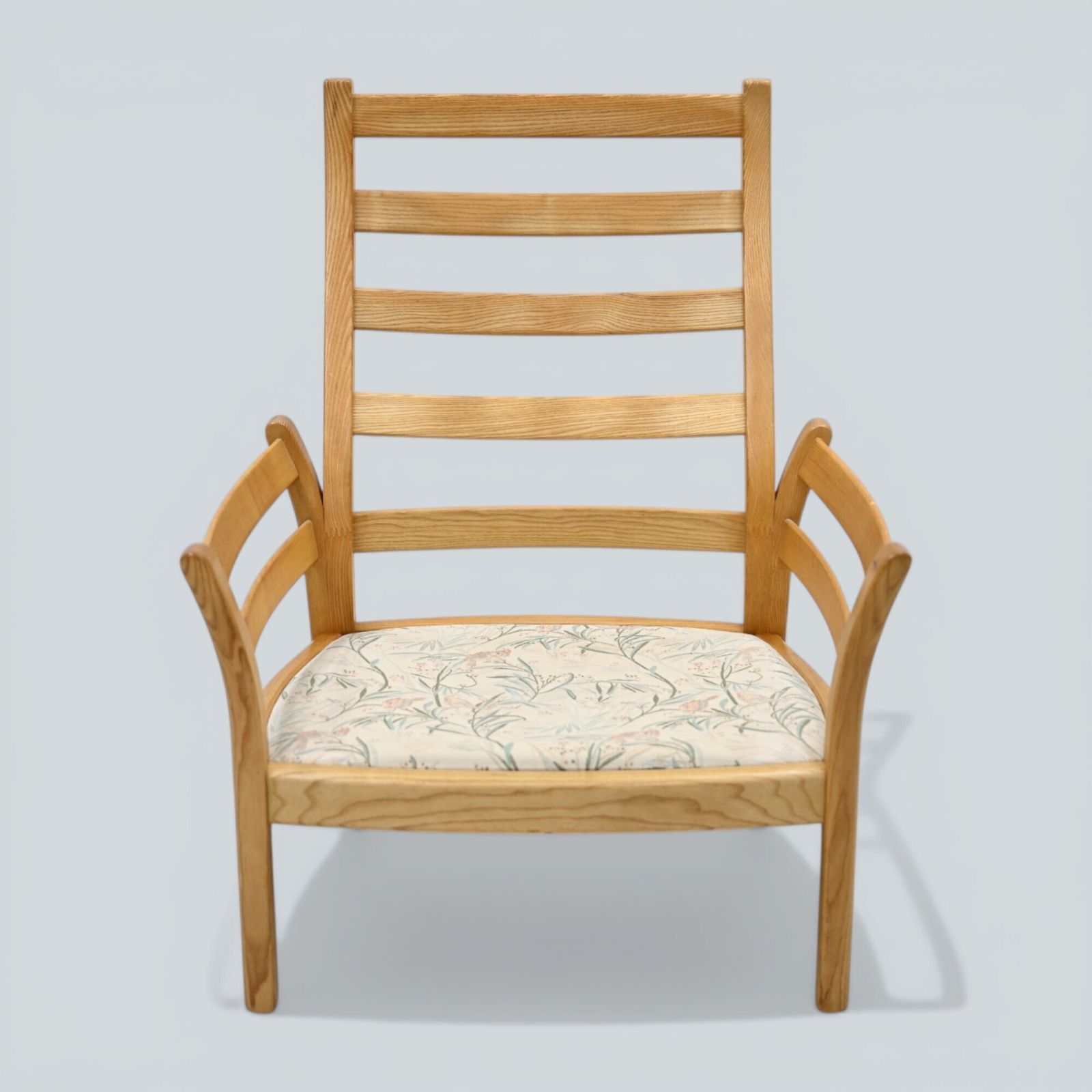 photo vintage Ercol Saville Easy Chair Armchair Light Finish Ercol's Upholstery Free Delivery*