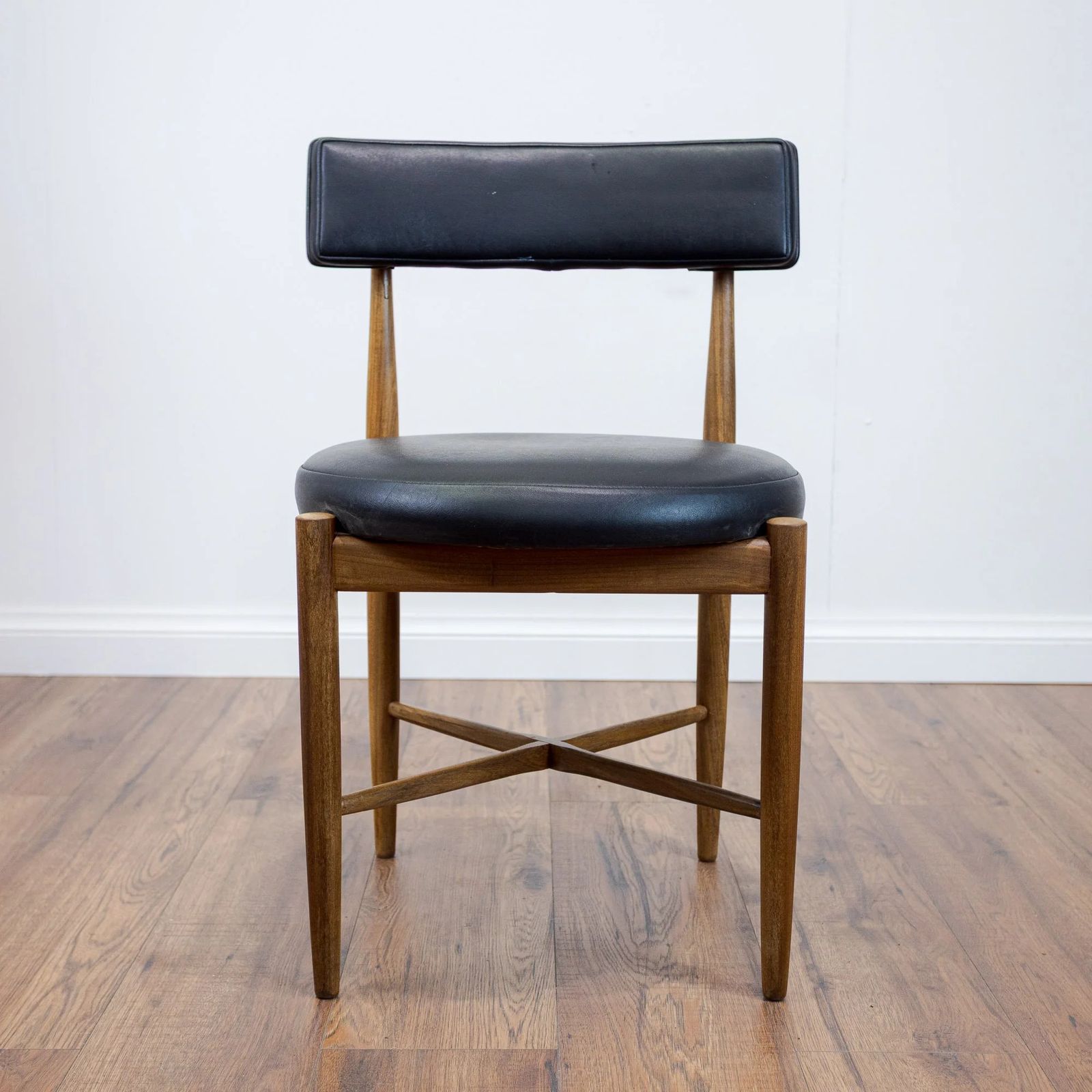 photo vinterior 6x G Plan Fresco Round Dining Chairs By Victor B. Wilkins