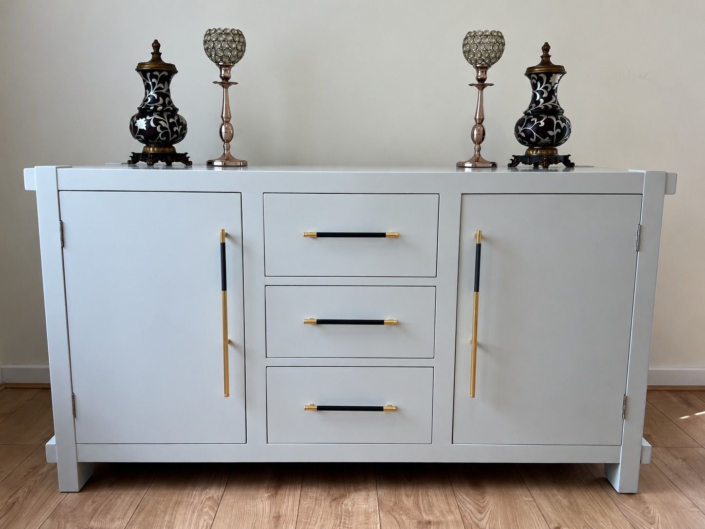 Premium Solid Wood Light Grey Large Sideboard Modern Furniture Rrp  £650! photo for sale
