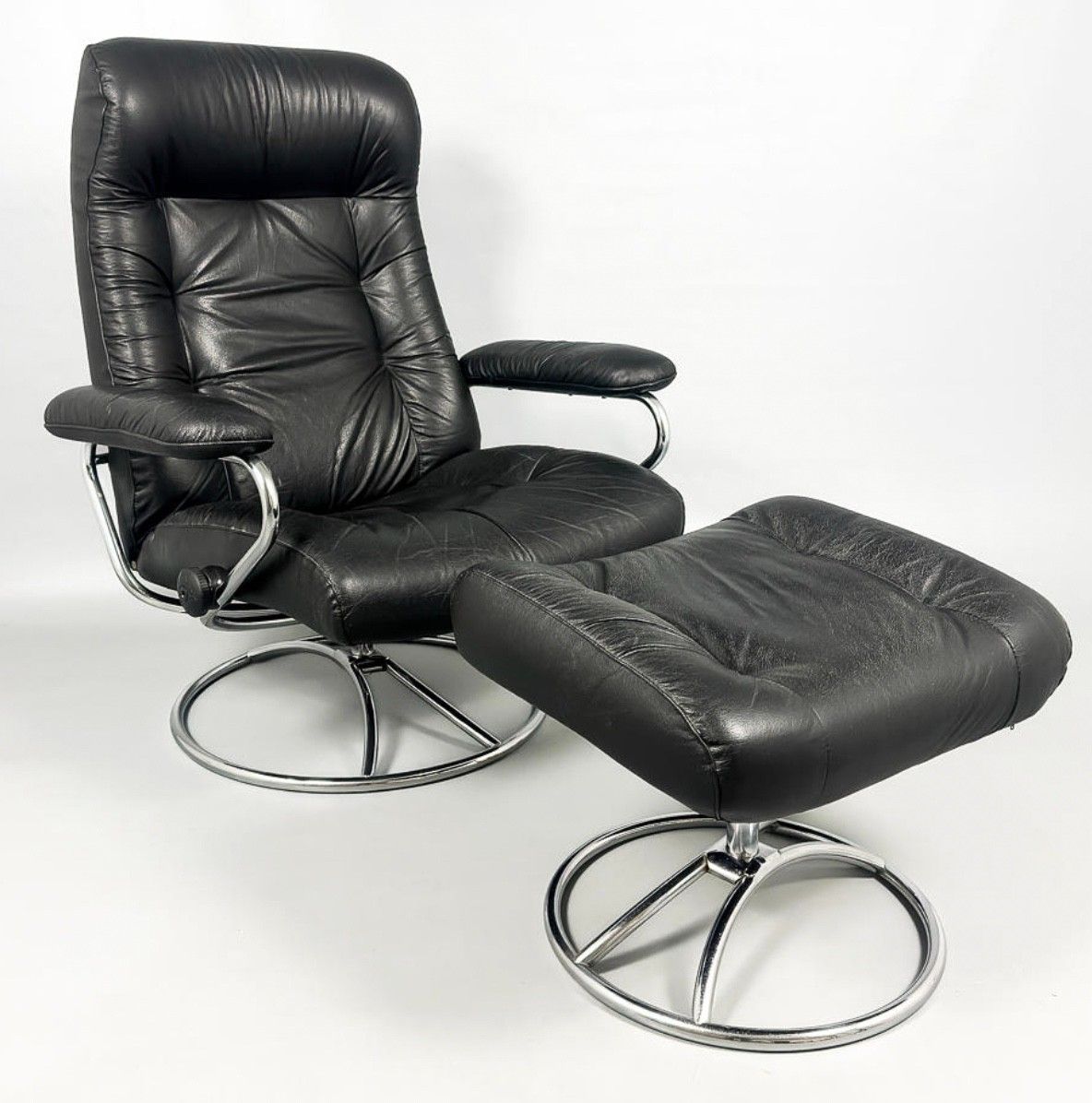 Vintage Retro Ekornes Stressless Reclining Lounge Chair & Stool 1970,S