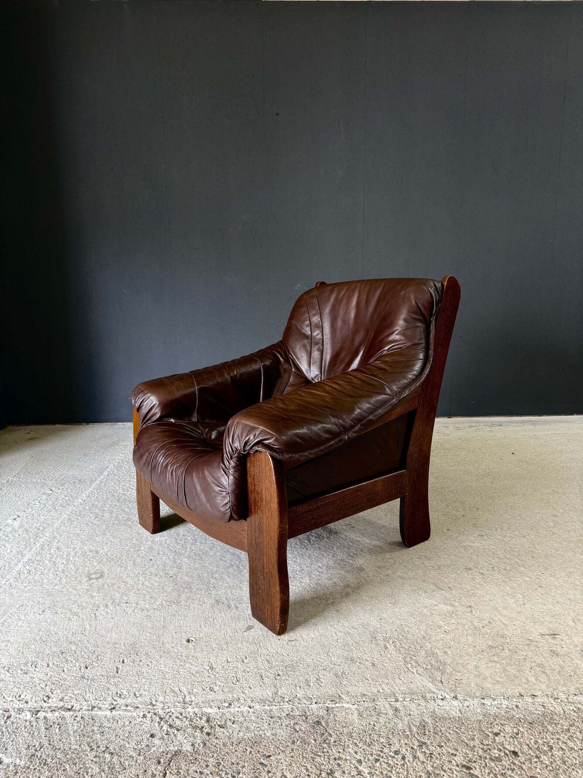 photo buy Brutalist Design Fauteuilset Van Leer En Eiken, België, Jaren 1970