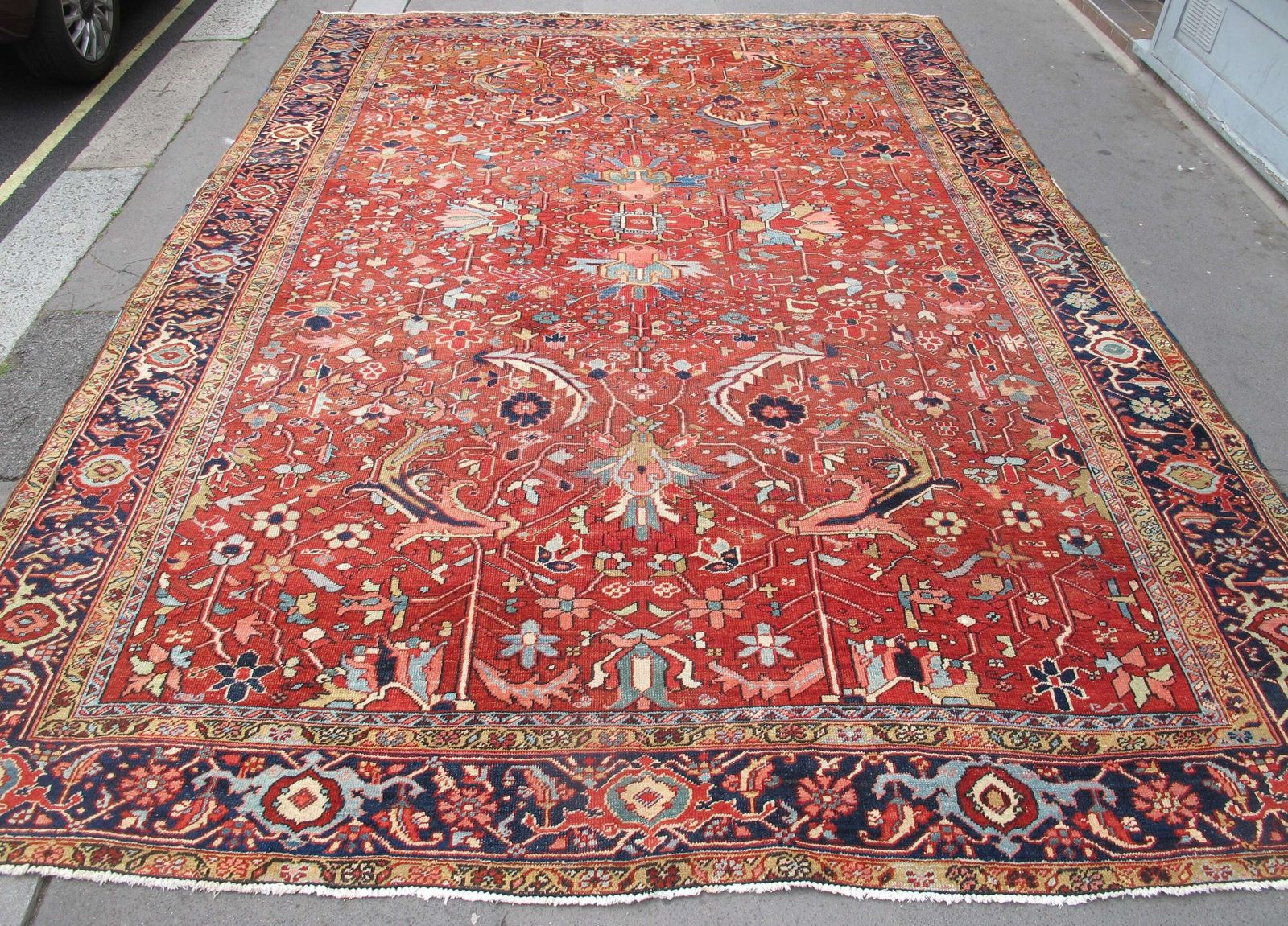 Heriz tapijt met allover dessin, 3,60 m x 2,50 m, ca. 1890 photo furniture