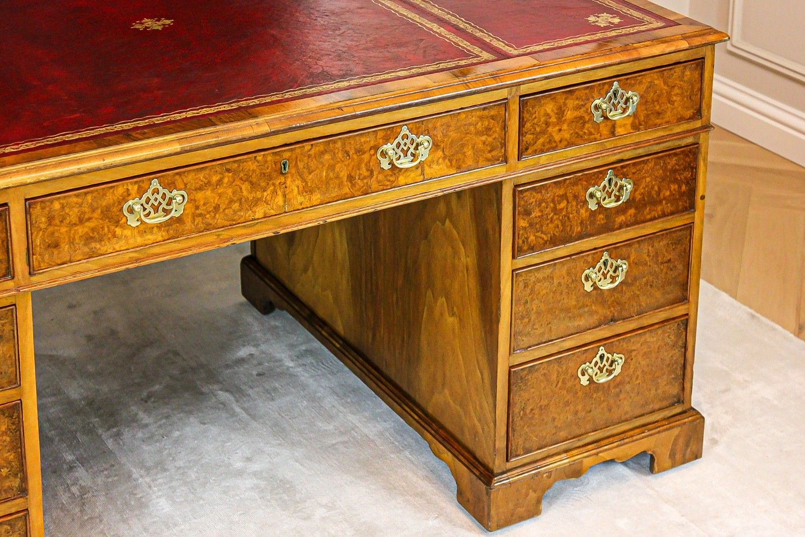 photo vintage Antique Victorian Burr Walnut Twin Pedestal Partners Leather Top Writing Desk