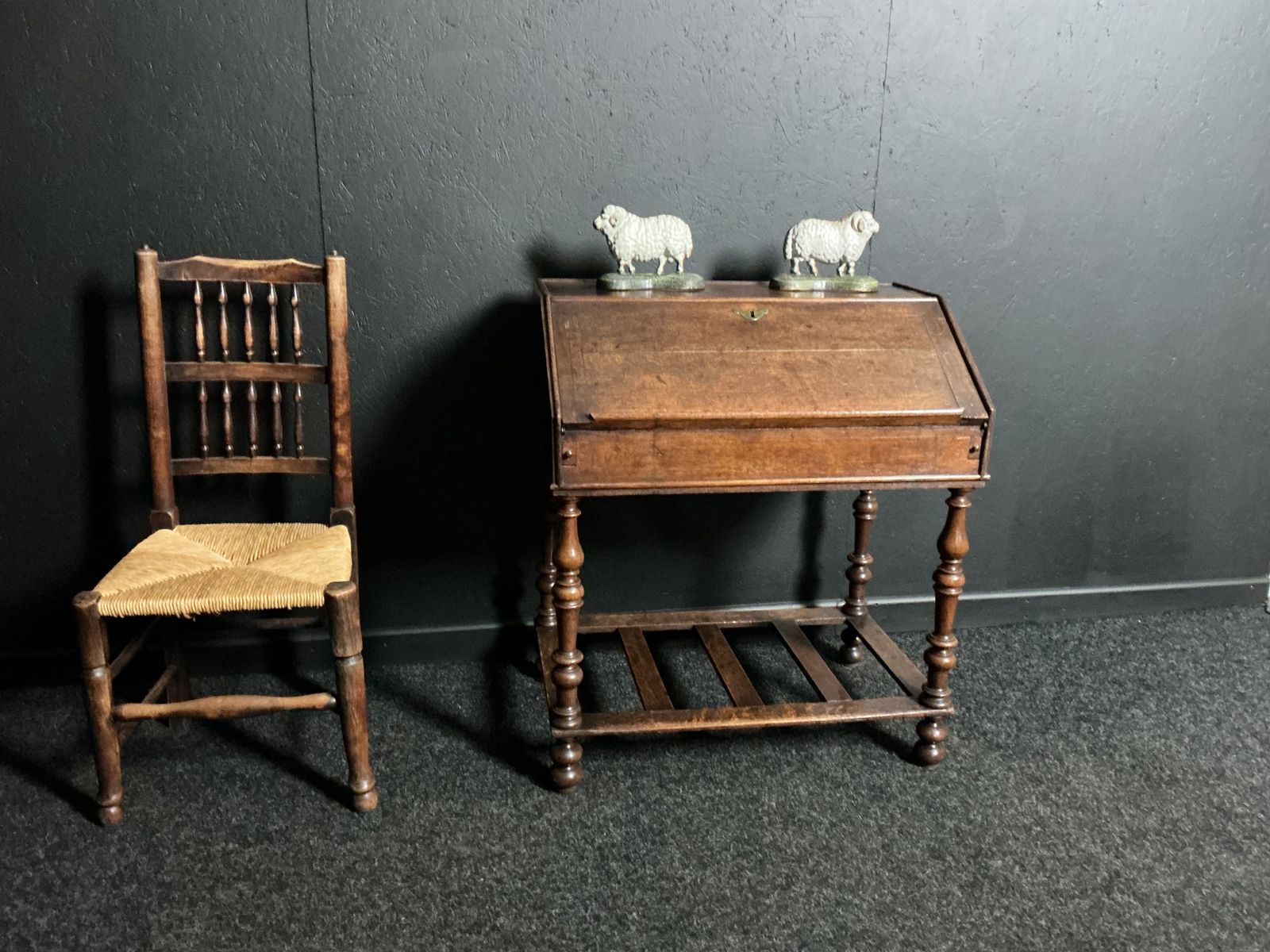 William And Mary Oak Bureau, 1700s photo 1350.0