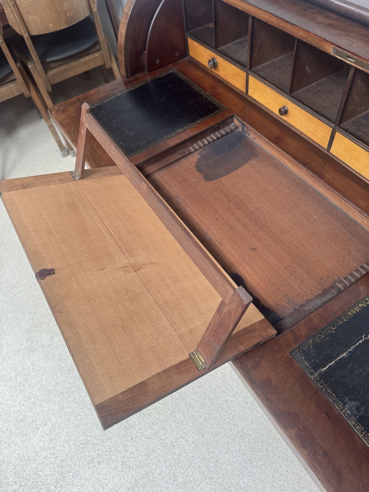 Victorian Mahogany Cylinder Bureau With Writing Desk photo 400.0