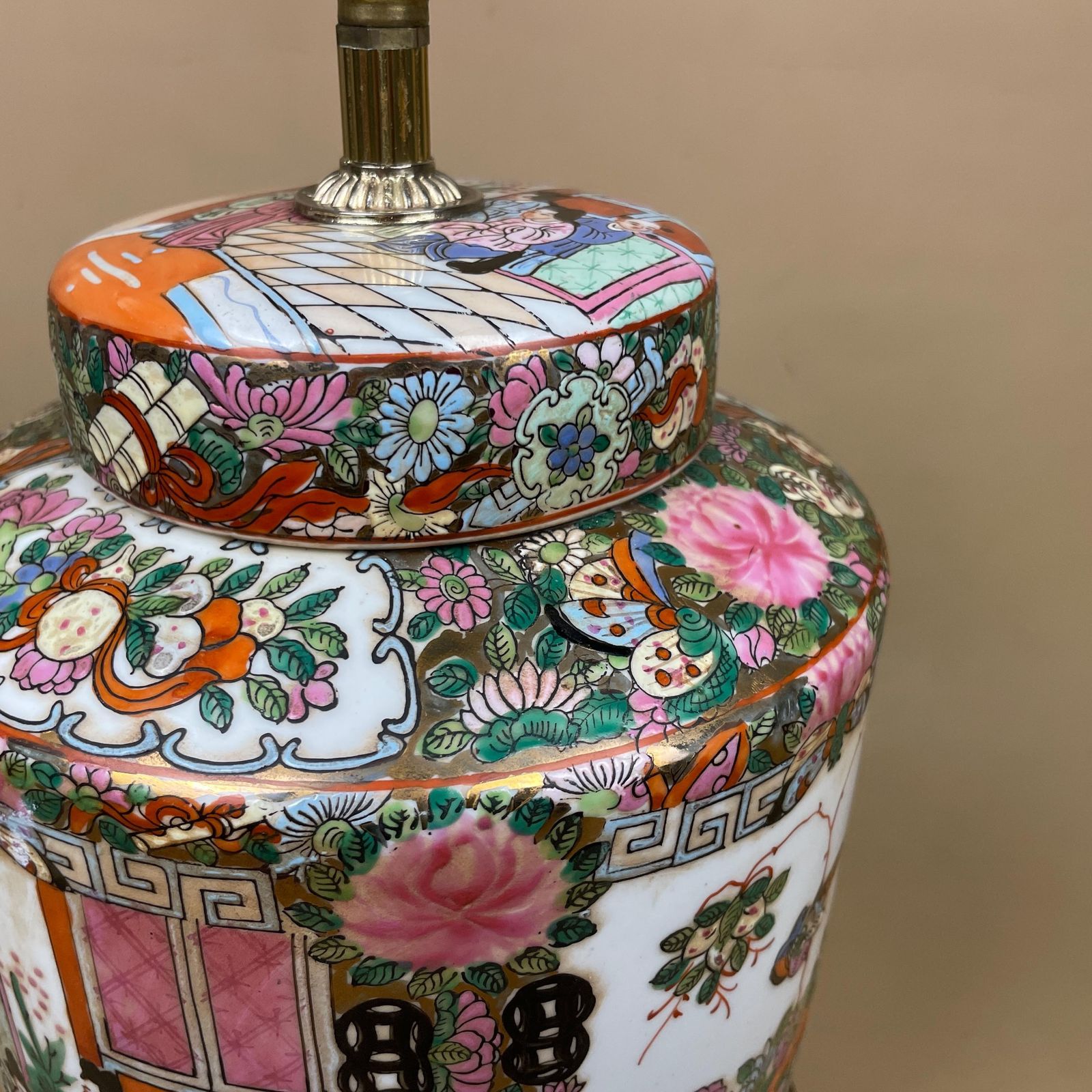 Lighting Oriental Ceramic Lamp Light Bedside Table Japanese Decor Porcelain Ginger Jar Vase Hand Painted Floral Pattern Wood Carved Base Antique photo