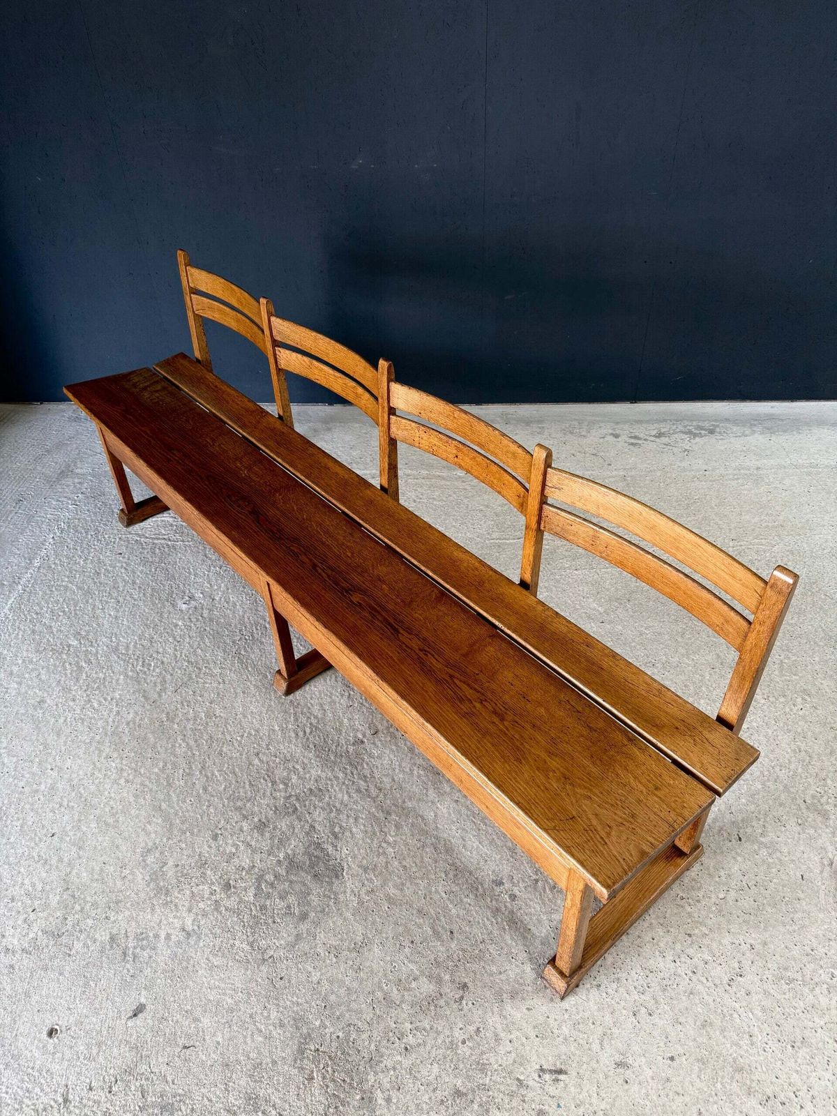 photo for sale Mid Century Handcrafted Design Eikenhouten Bank Met 4 Zitplaatsen, Jaren 1950, België