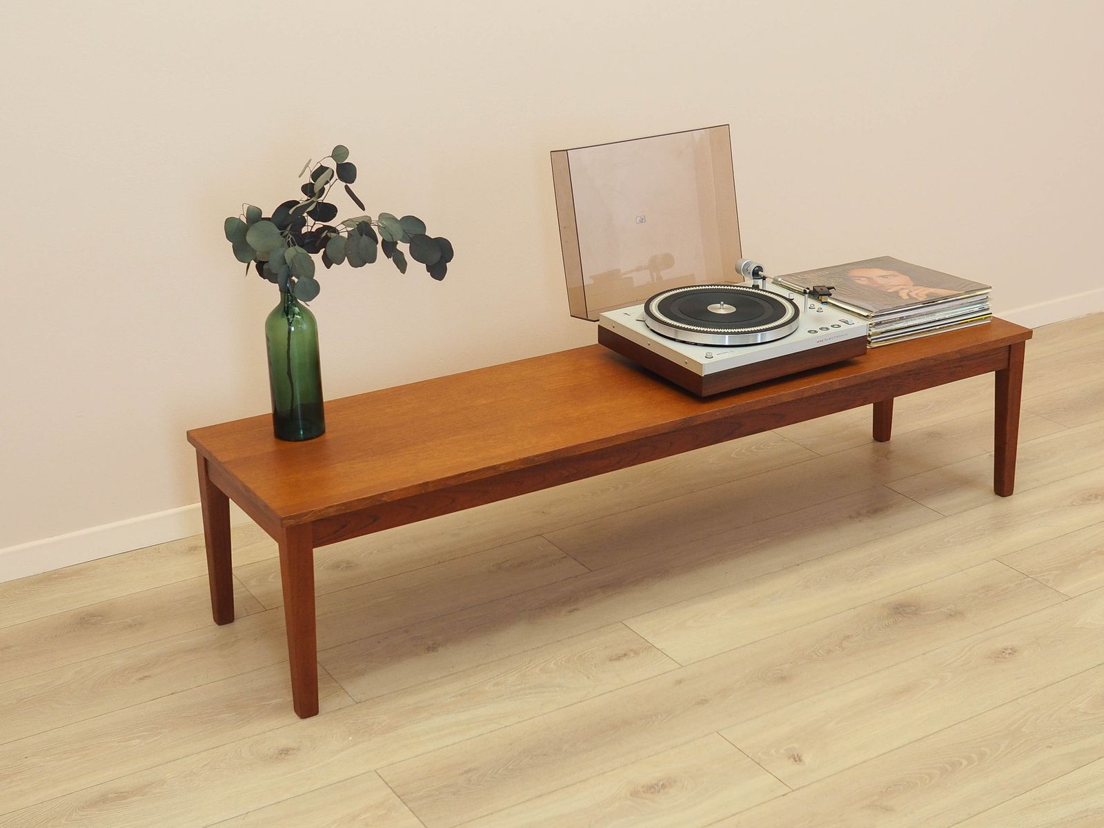 Lowboard, Deens design, jaren 1970, gemaakt in Denemarken photo Meubels