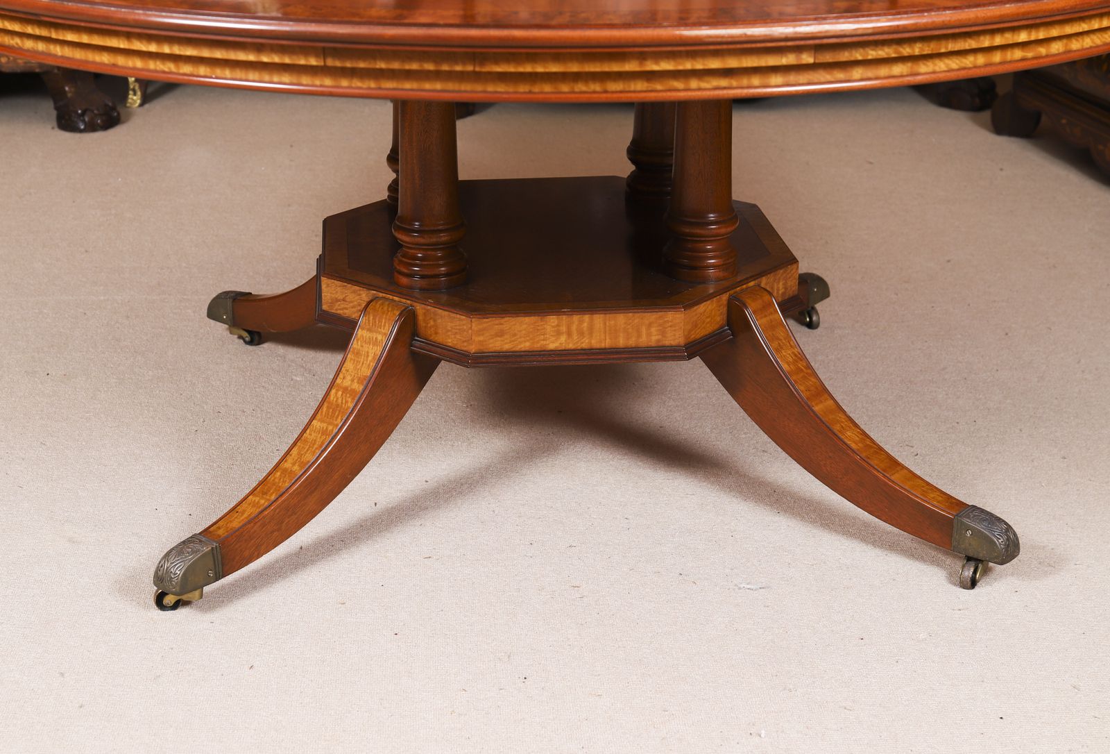 photo vinterior Vintage 7ft6" Diameter Flame Mahogany Jupe Dining Table Set Harrods 20th C