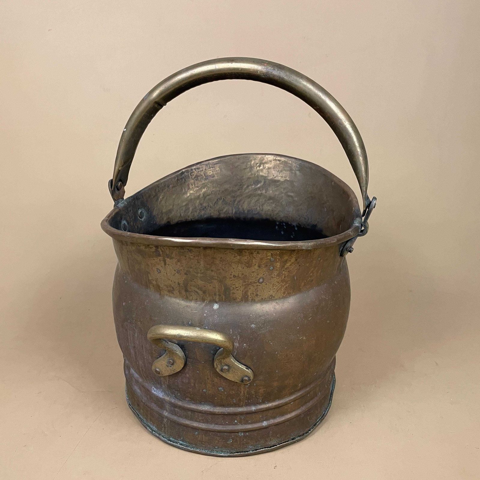 Antique Metal Gold Brass Coal Bucket Handle Fireside Fire Side Scuttle Log Helmet Farmhouse Cottage Vintage Fireplace Logs Small photo 50.0