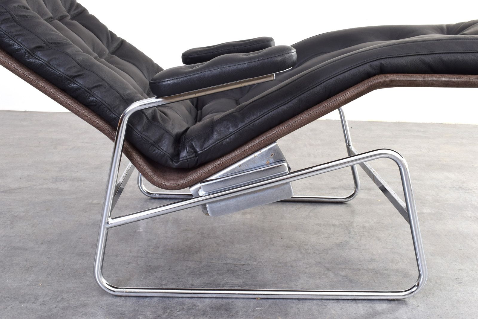 Furniture Bauhaus Leather And Chrome Model Fenix Chaise Lounge By Sam Larsson For Dux photo