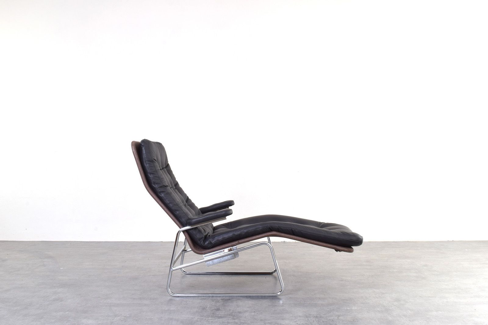 Bauhaus Leather And Chrome Model Fenix Chaise Longue By Sam Larsson For Dux photo for sale