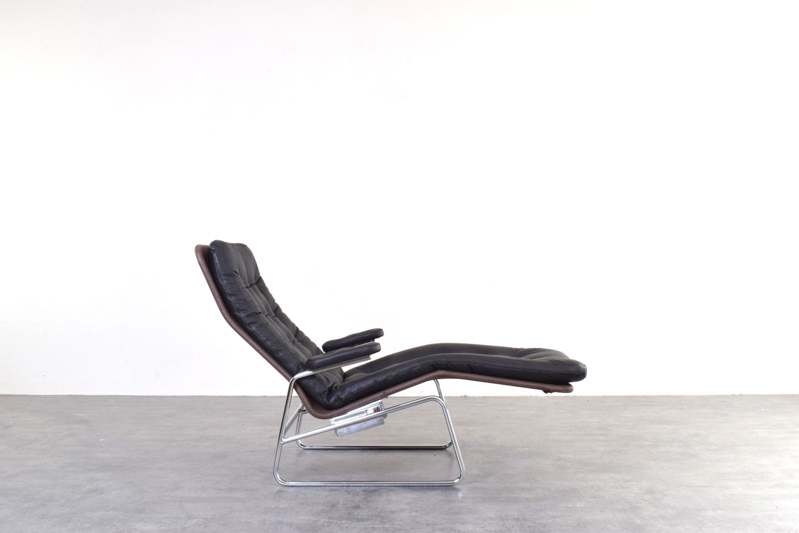 Bauhaus Leather And Chrome Model Fenix Chaise Longue By Sam Larsson For Dux photo Furniture