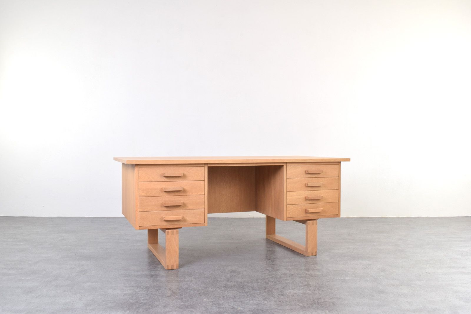 Mid Century Oak Freestanding Desk By Torben Valeur & Henning Jensen For Dyrlund, 1960s. photo furniture