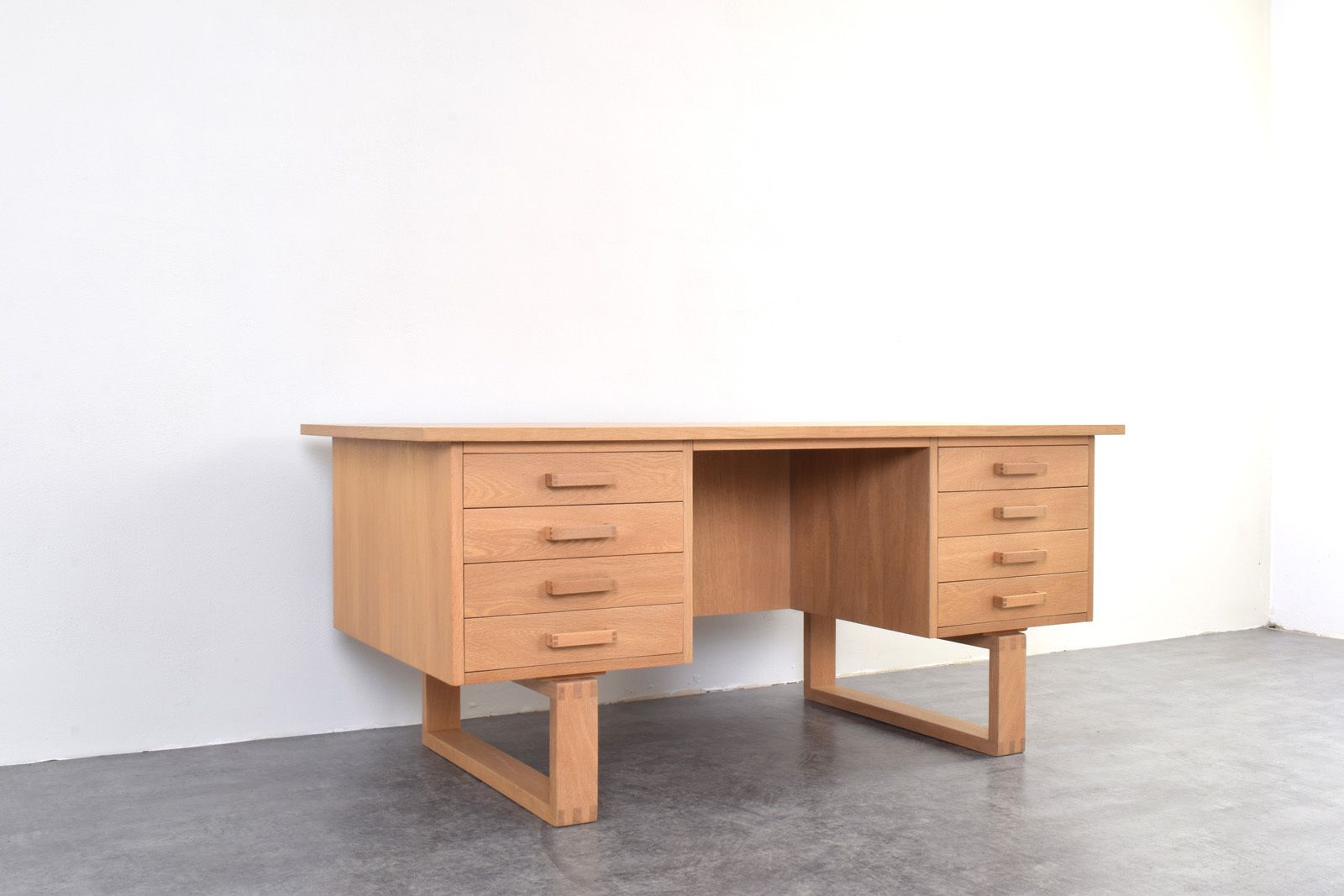 photo for sale Mid Century Oak Freestanding Desk By Torben Valeur & Henning Jensen For Dyrlund, 1960s.
