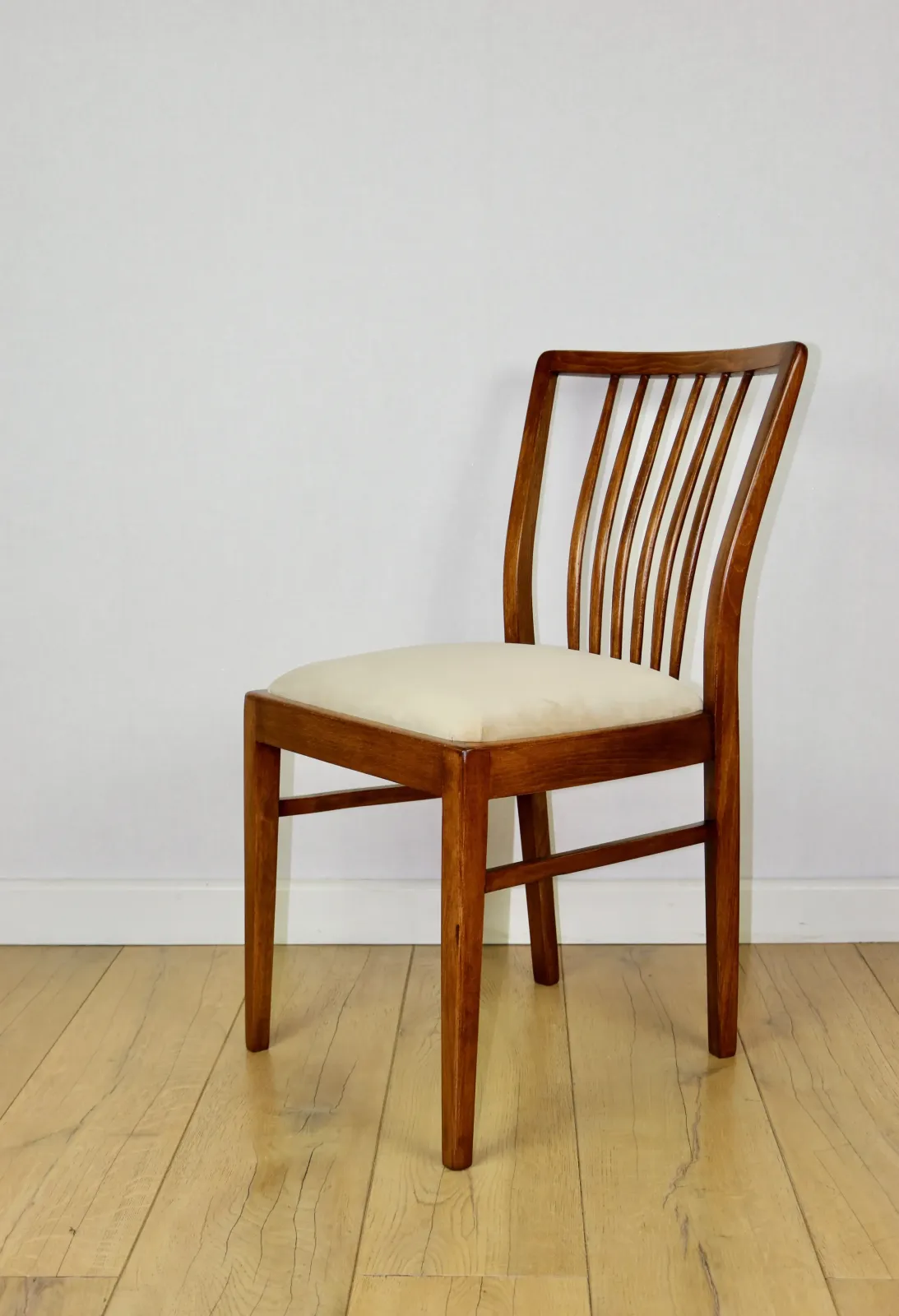 Vintage Chairs Beige Velvet   Set Of 4 photo vinterior