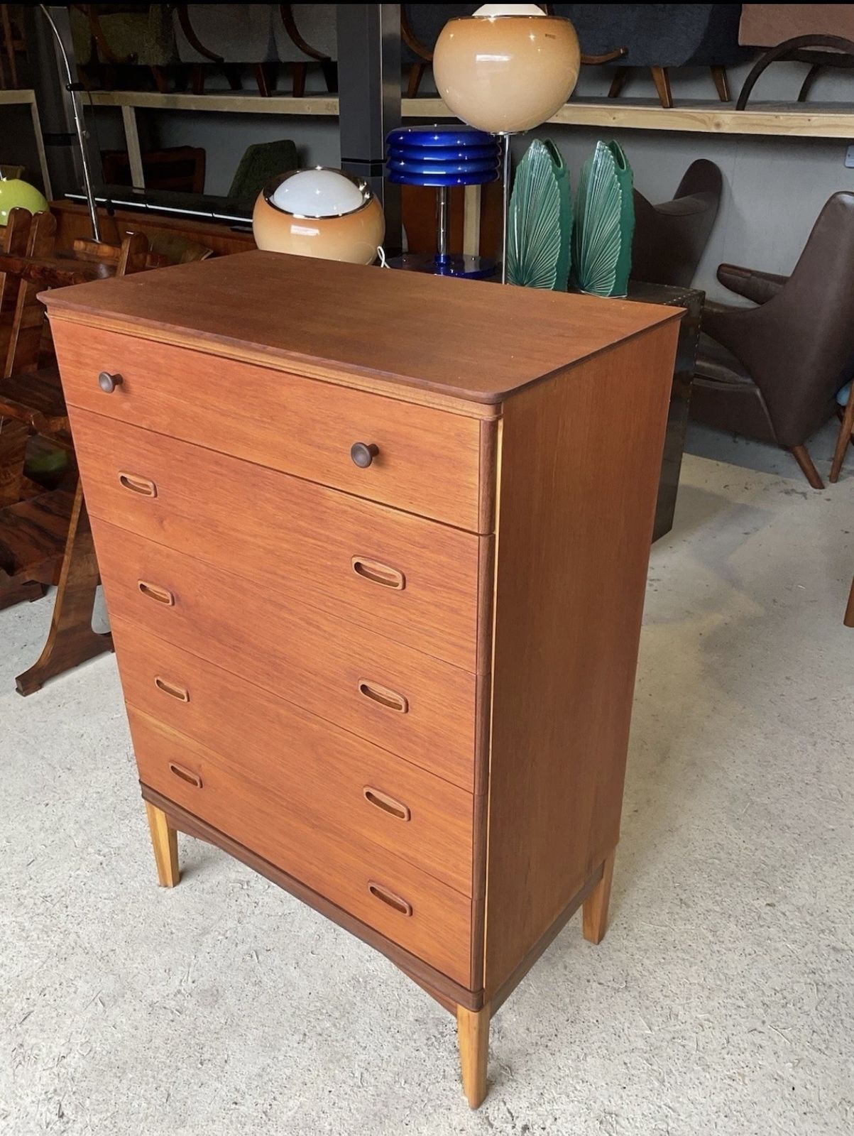 photo vintage Mid Century Danish Style Teak Chest Of Drawers / Tallboy Dresser 1970s