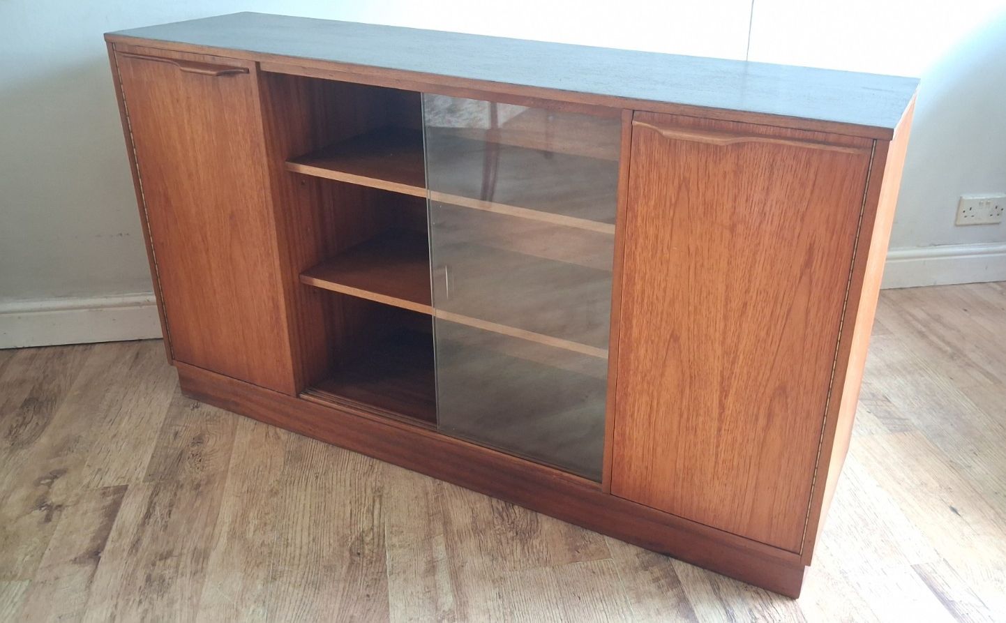 Delightful  1970's Mid Century Teak Drinks/Cocktail Cabinet ,Bookcase,Sideboard photo vinterior