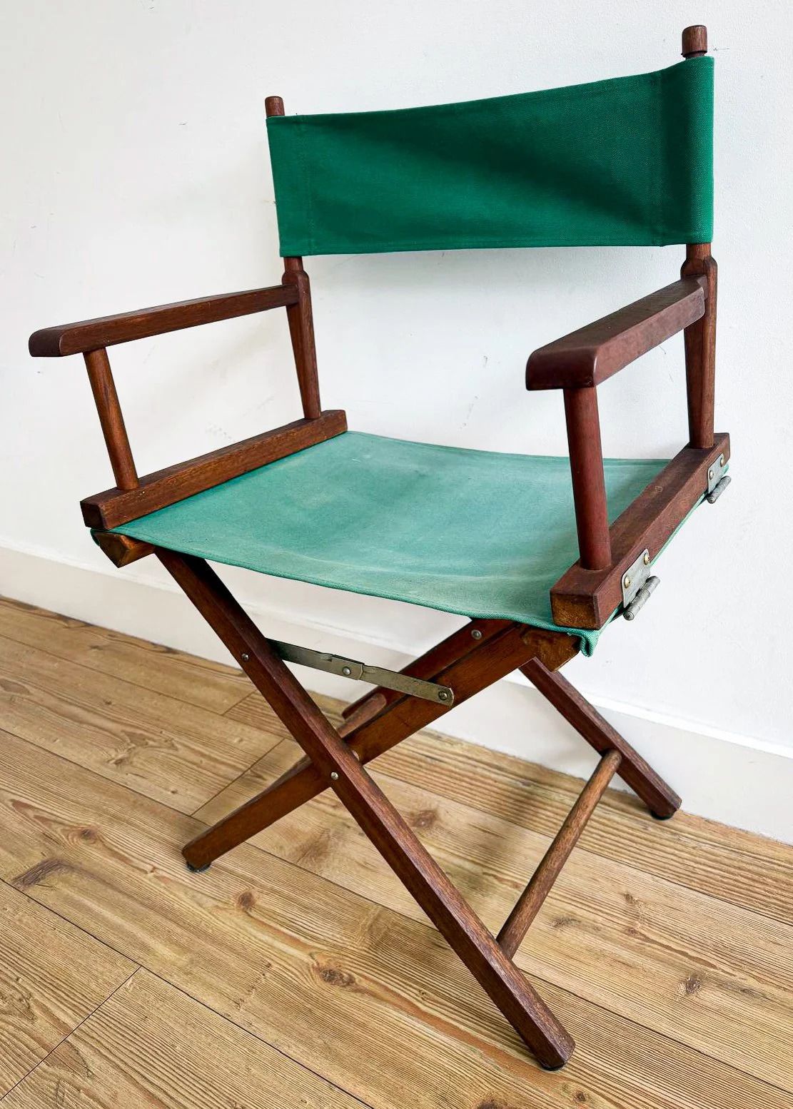 Vintage Directors Chair Green Canvas Folding Wooden Frame Safari Style. photo Furniture
