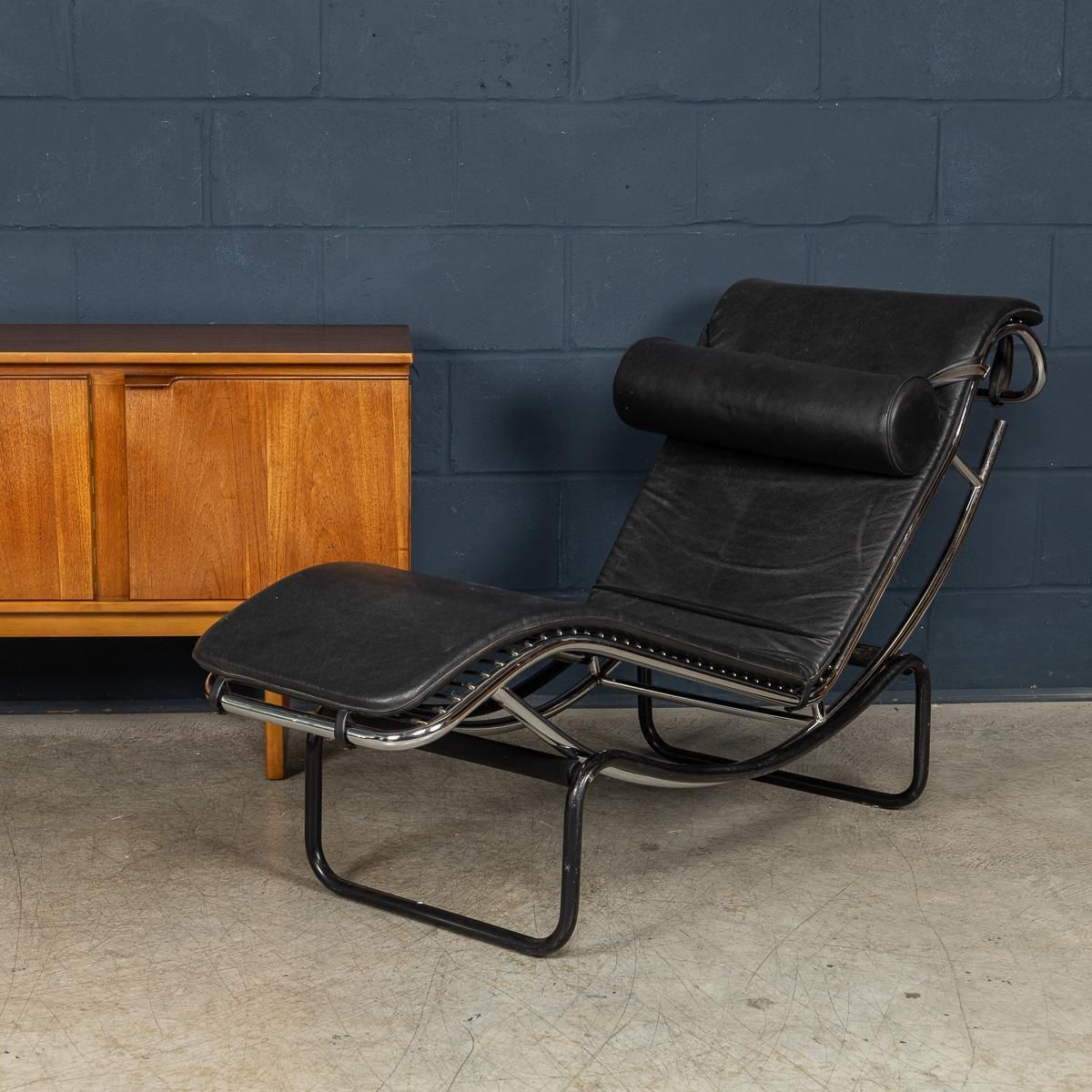 20th Century Italian Black Leather Chaise Lounge After Le Corbusier C.1980 photo for sale