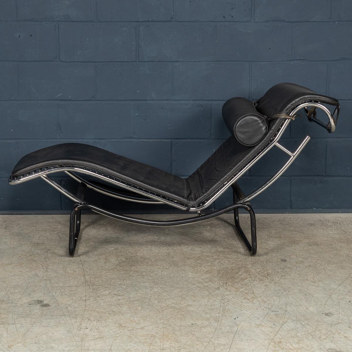 20th Century Italian Black Leather Chaise Lounge After Le Corbusier C.1980 photo Furniture