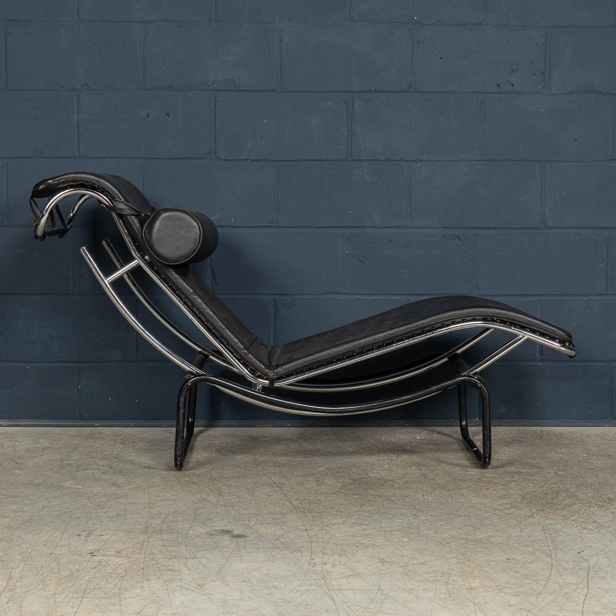 20th Century Italian Black Leather Chaise Lounge After Le Corbusier C.1980 photo vintage