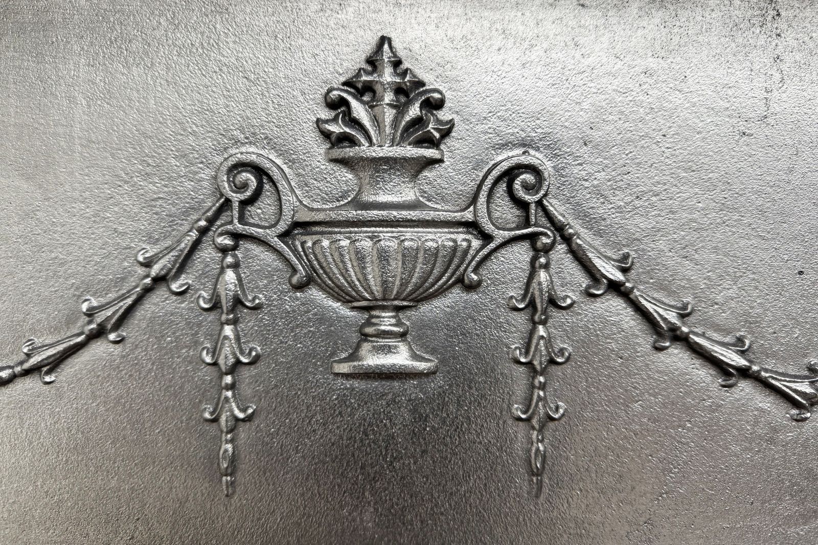 Antique Edwardian Cast Iron Bedroom Fireplace photo vinterior