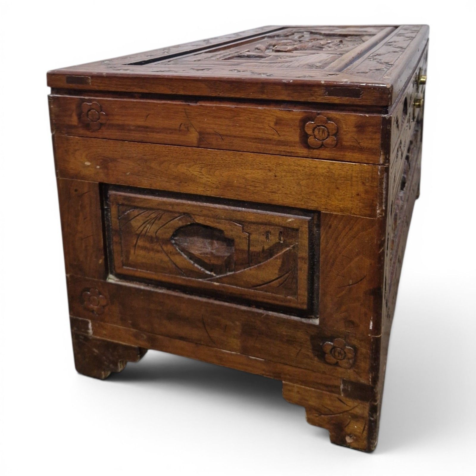 photo vinterior Oriental Camphor Wood Blanket Box Heavily Carved Storage Chest Trunk