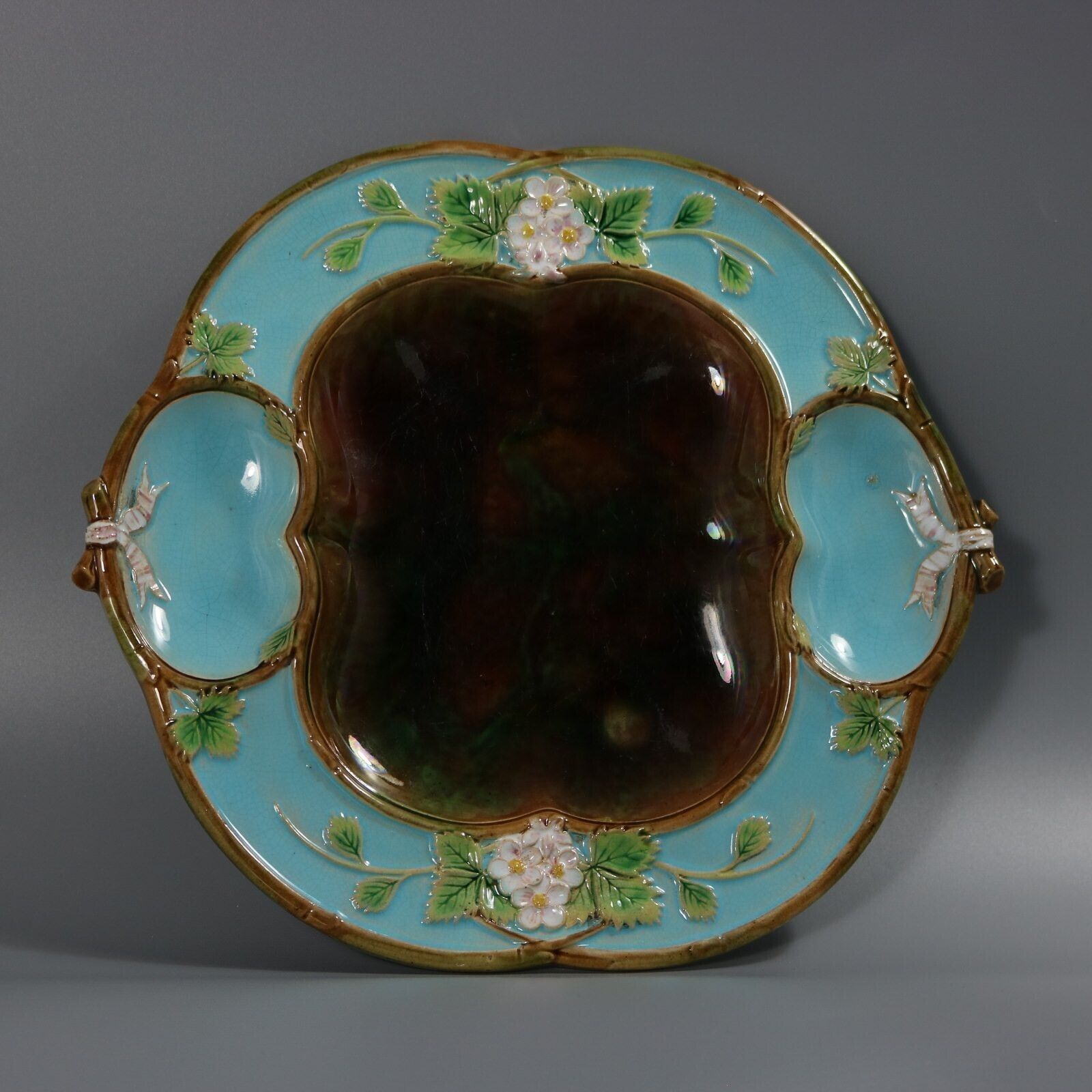 George Jones Majolica Aardbeien Serveerschaal