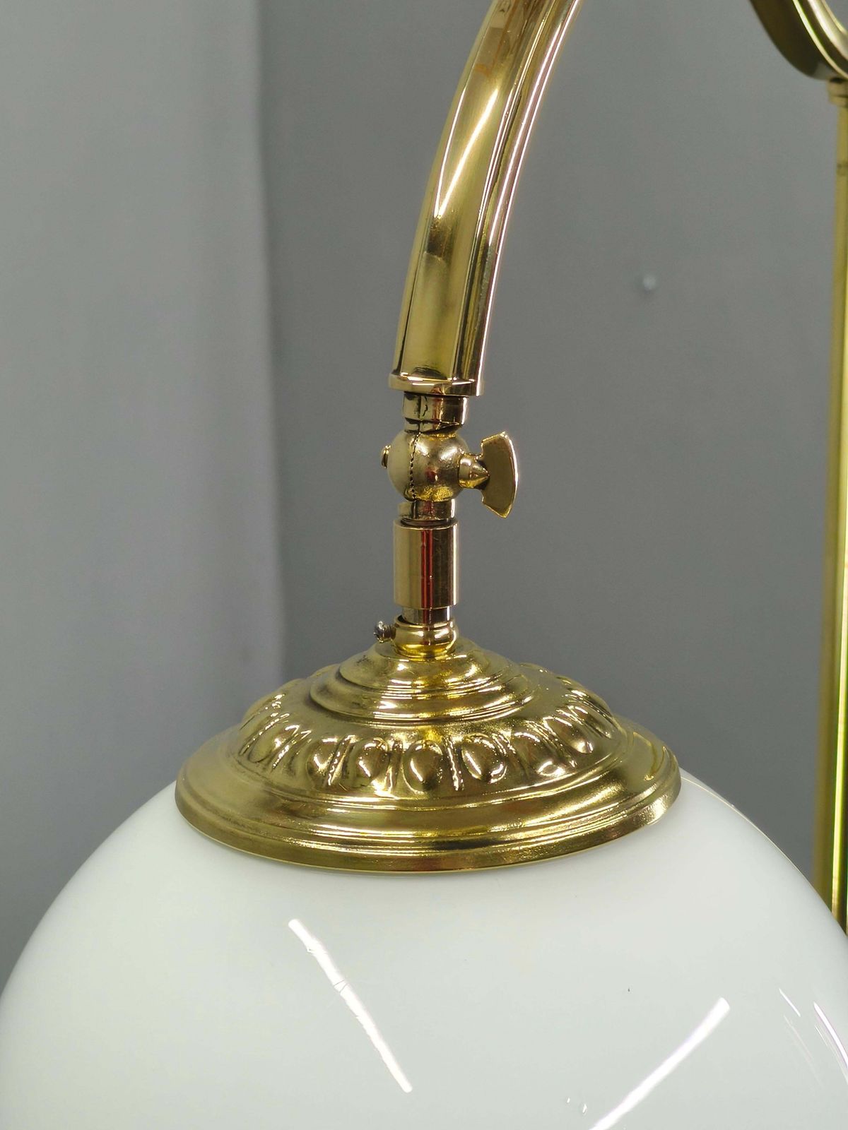 Italiaanse art deco messing vloerlamp met glazen bol, jaren 1930 photo buy