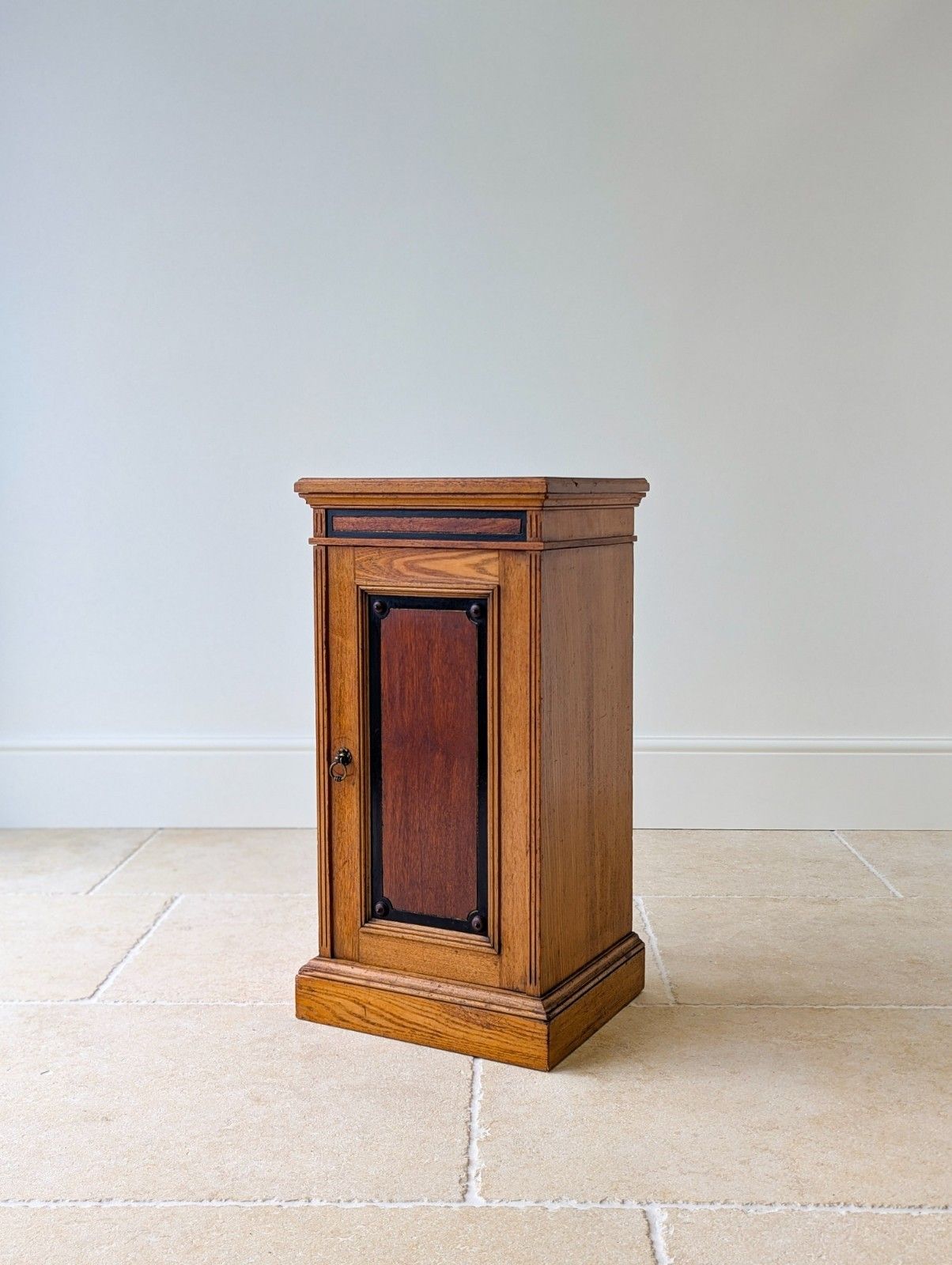 Antique Victorian Oak Aesthetic Movement Bedside Cabinet C.1890 photo 395.0