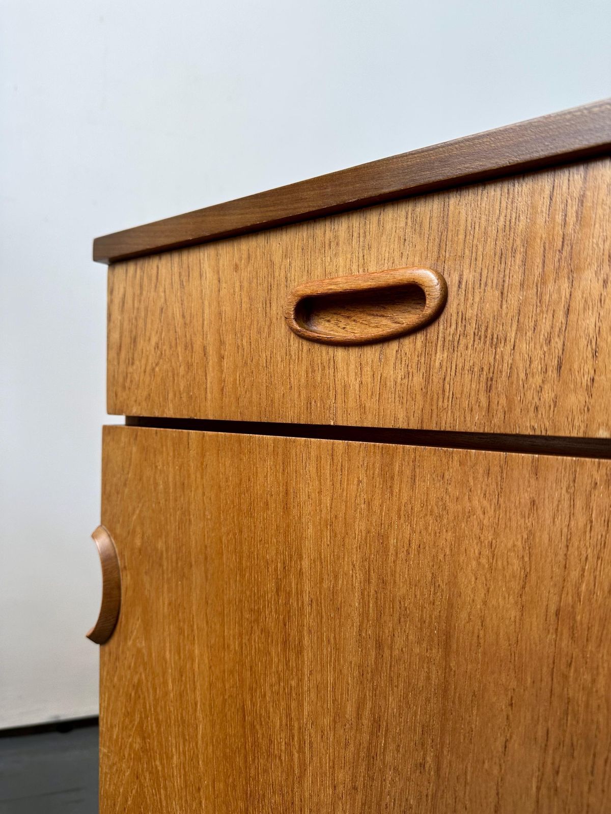 Vintage 2 X Austinsuite Teak Bedside Tables. Danish G Plan Retro Mid Century photo vintage