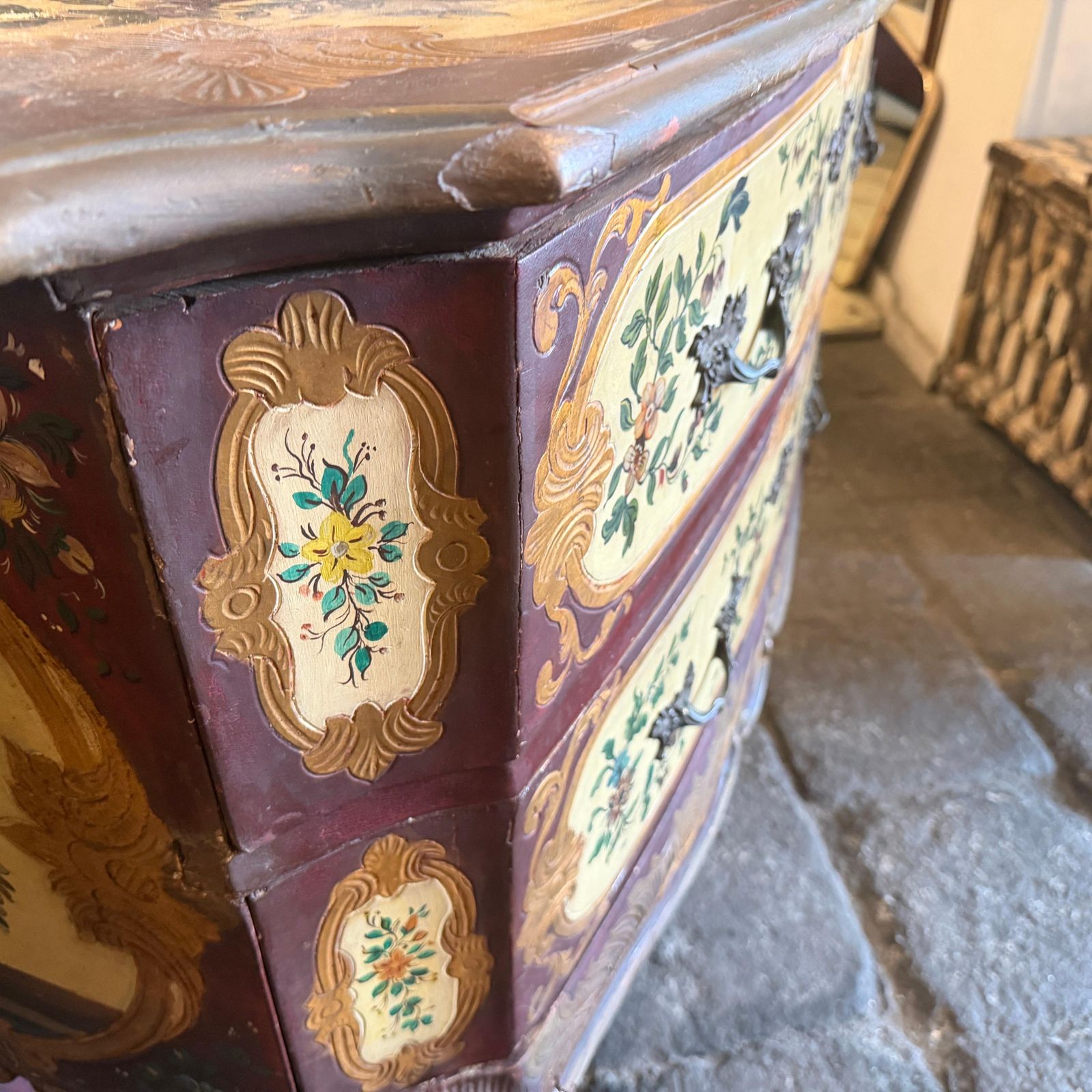 A Louis XV Lacquered Wood Venetian Commode In Original Condition photo vintage