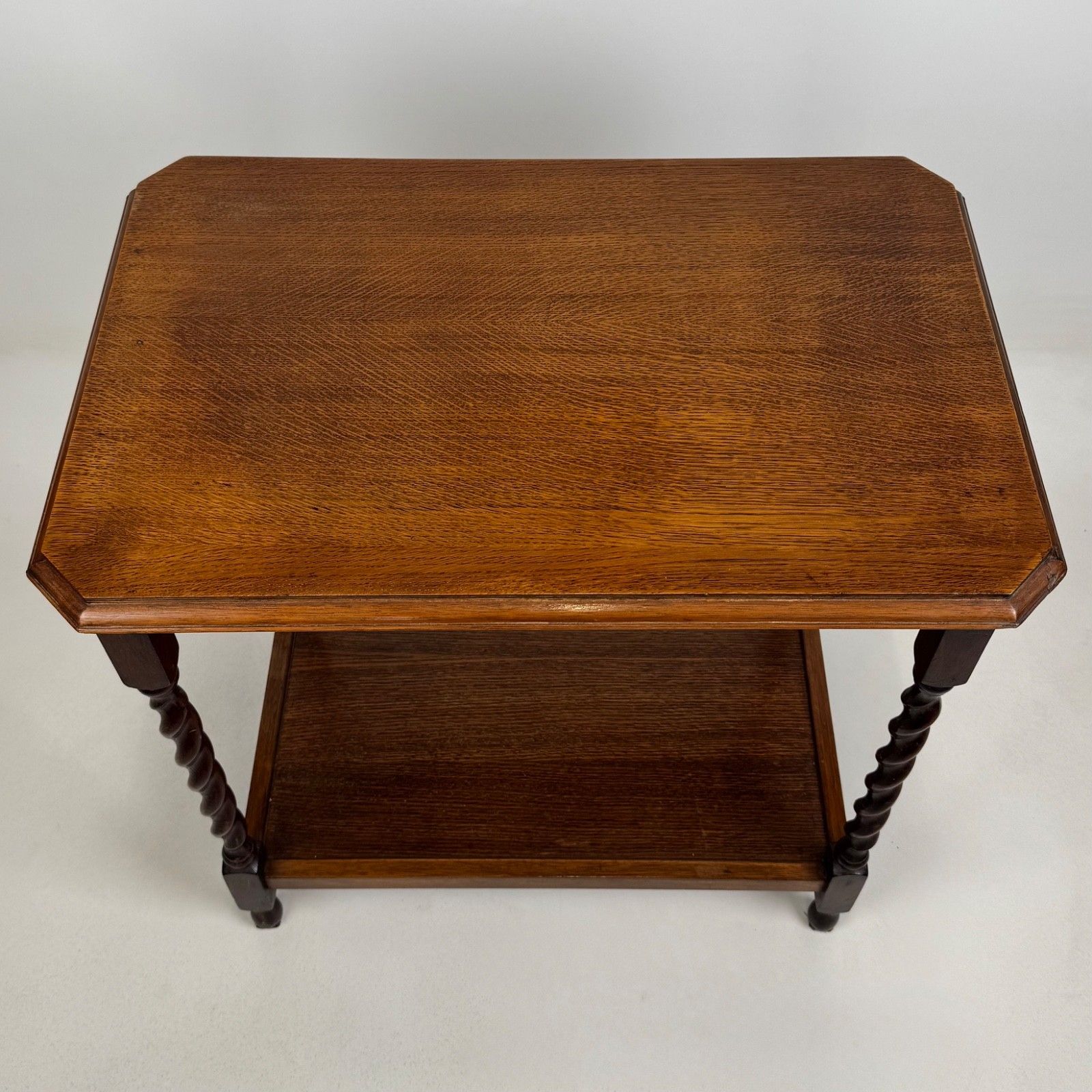 photo furniture Antique 20th Century Barley Twist Side Table In Golden Oak ( Af 5726 )