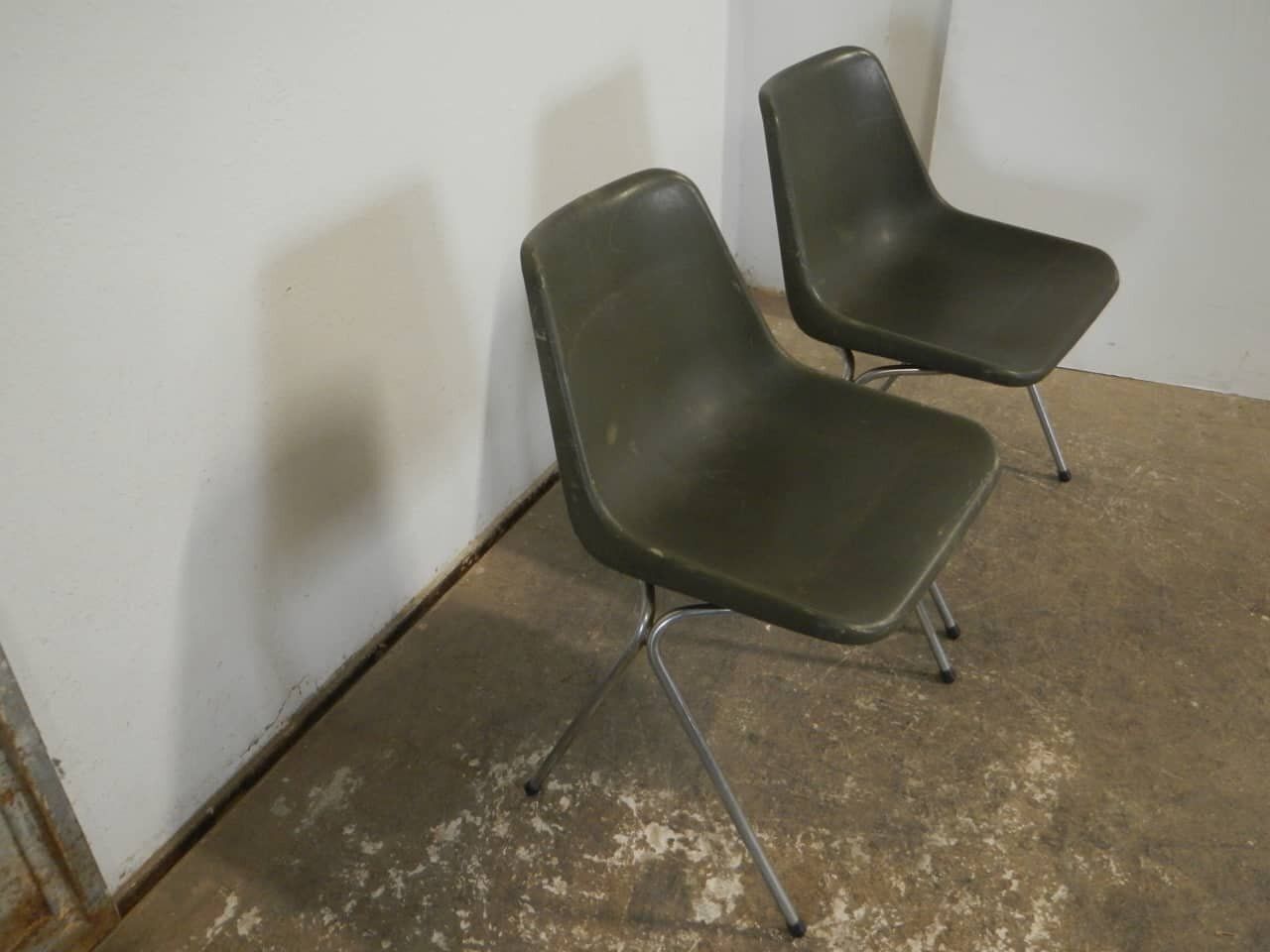 Chairs By Robin Day For S.A.M.U. Hille, 1970s, Set Of 2 photo for sale