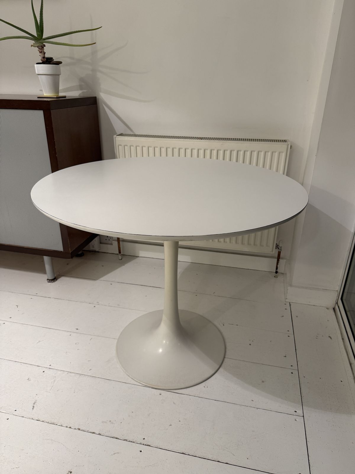 Maurice Burke For Arkana “22” White Tulip Pedestal Dining Table, 1960s/70s photo furniture