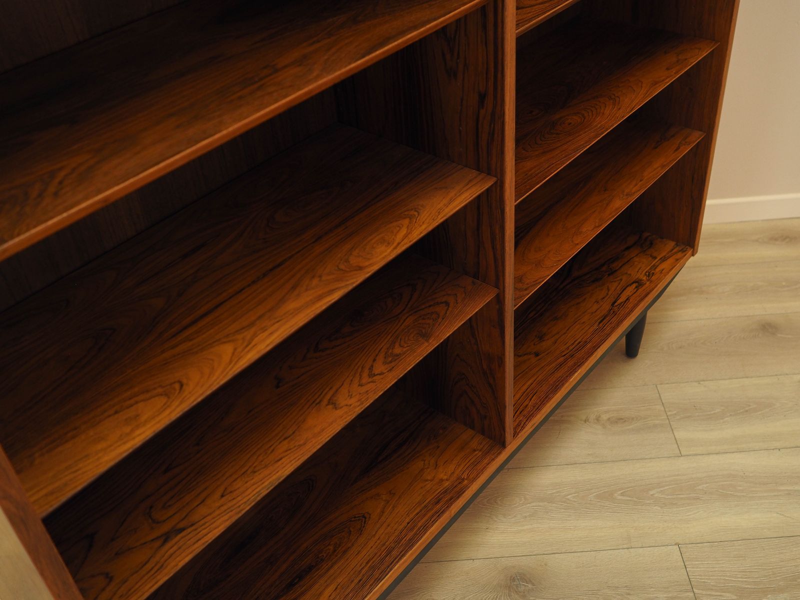 photo furniture Vintage boekenkast, Deens design, jaren 1970, geproduceerd door Hundevad