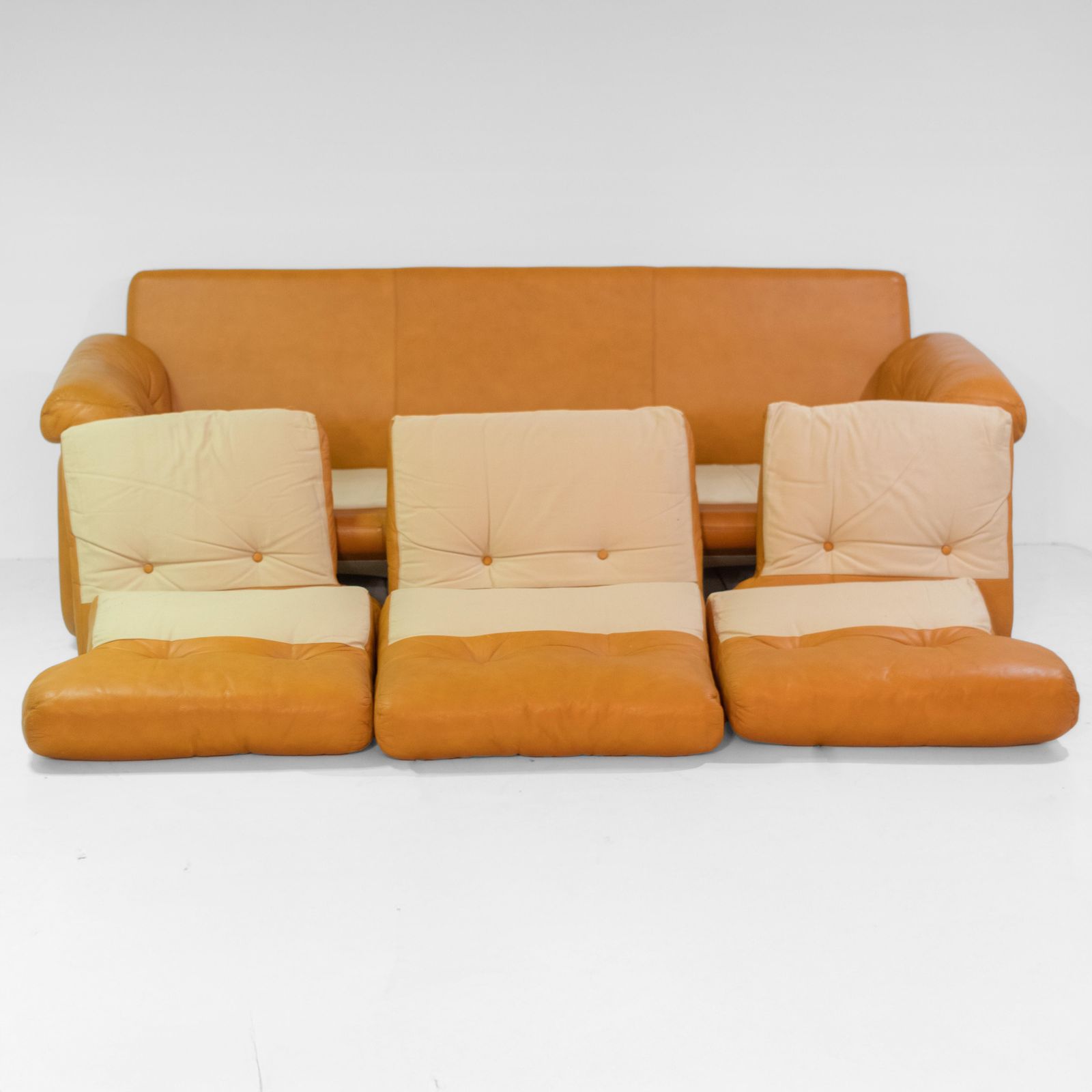 photo furniture Vintage Coronado bruinleren woonkamerset – Tobia Scarpa, label C&B Italia