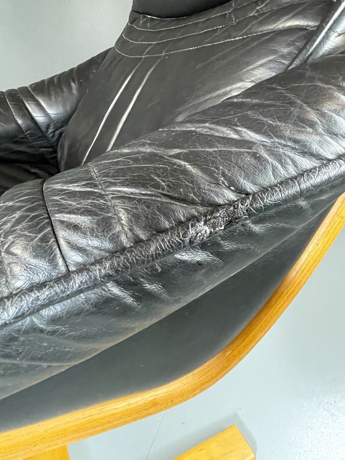 photo vinterior Vintage 70s Retro Lounge Chair Danish Black Leather Bentwood Mcm Eb06223