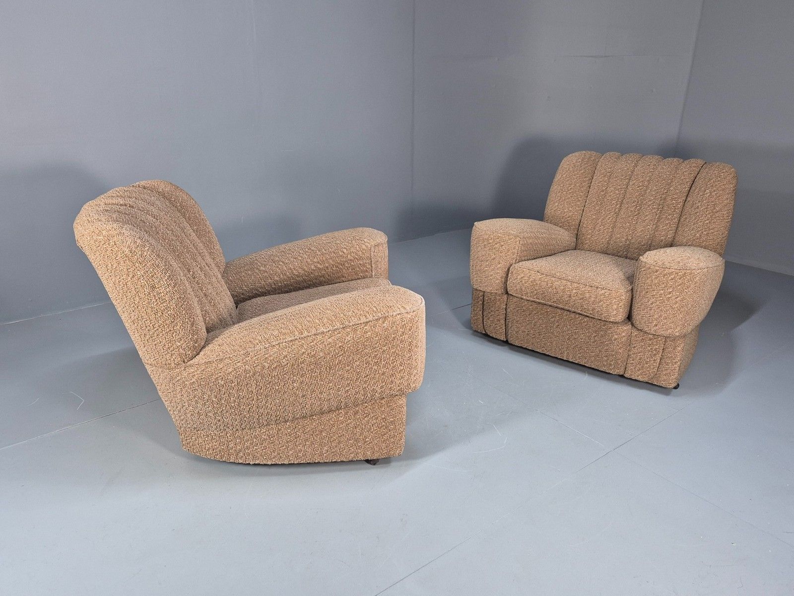 photo vintage 2 Vintage Art Deco Armchairs Beige Chenille Upholstery 1940s Eb09684