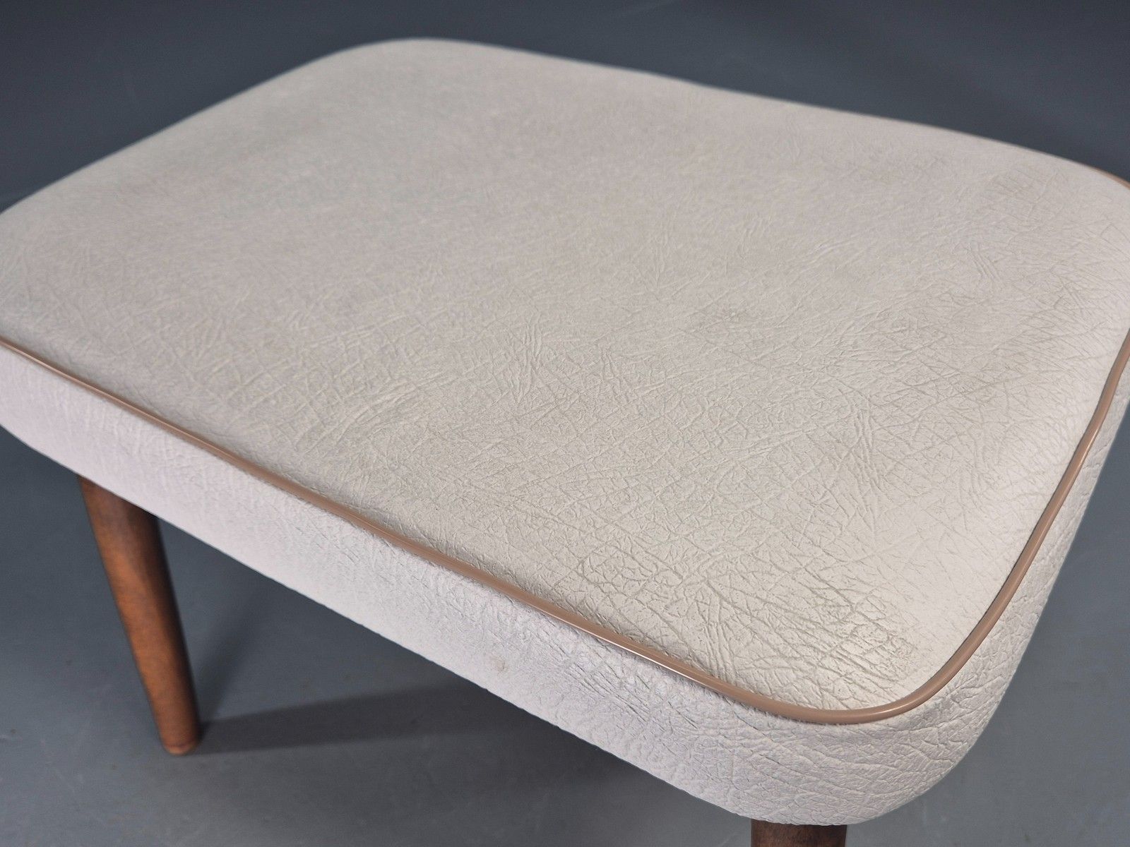 Vintage Mid Century Footstool Danish Cream Vinyl Retro 1960s Eb12054 photo vinterior